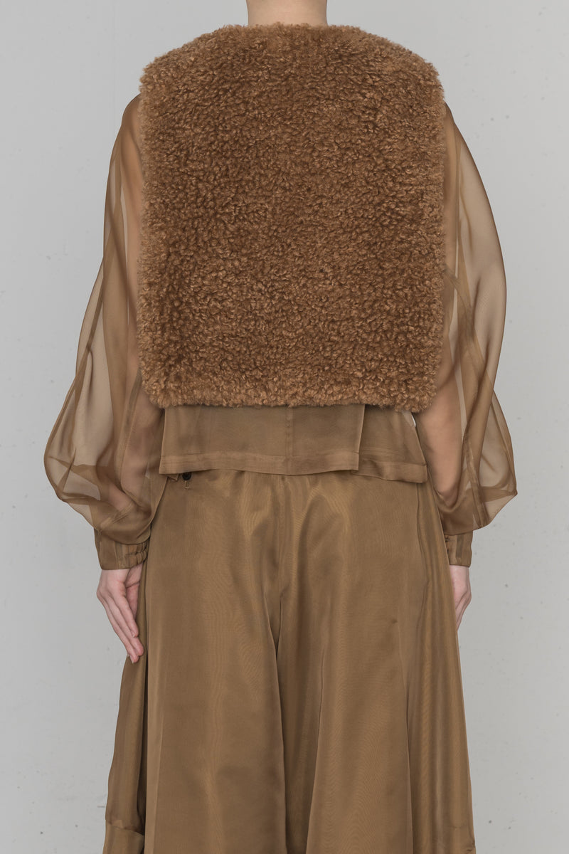 FAUX SHEARLING CROPPED VEST – HYKE ONLINE STORE