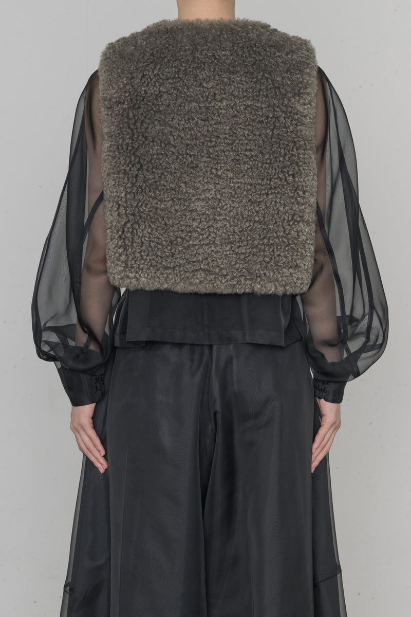 ジャケット・アウター HYKE 24AW FAUX SHERLING CROPPED VEST FAUX SHEARLING CROPPED VEST – HYKE ONLINE STORE