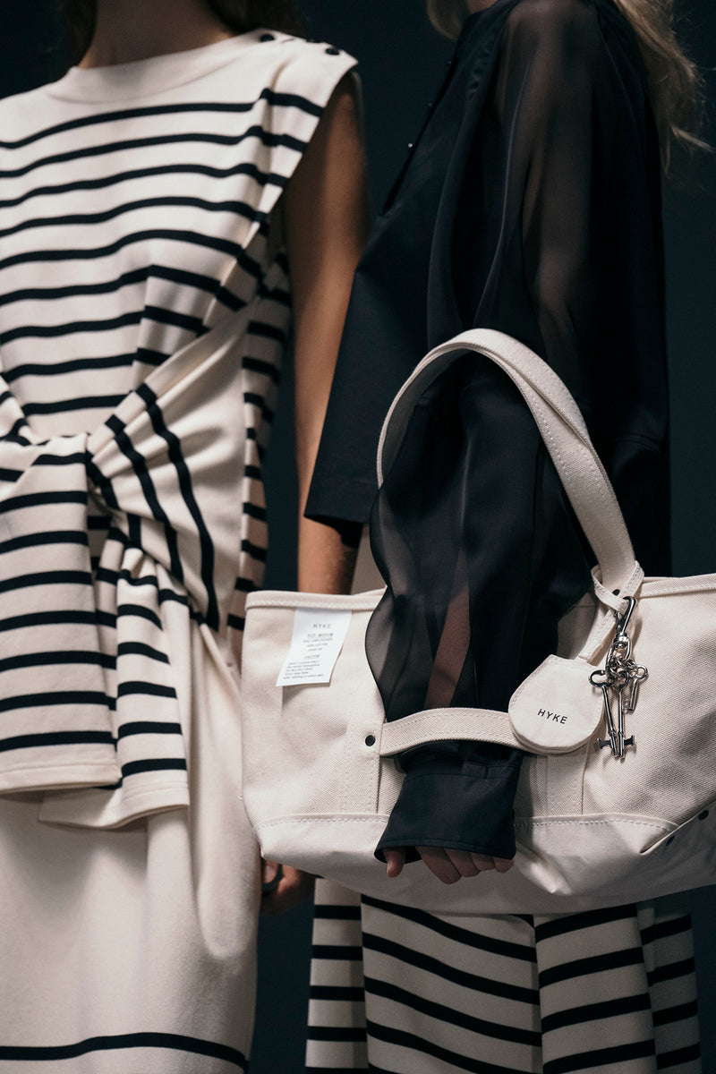 TOTE BAG(MEDIUM) – HYKE ONLINE STORE