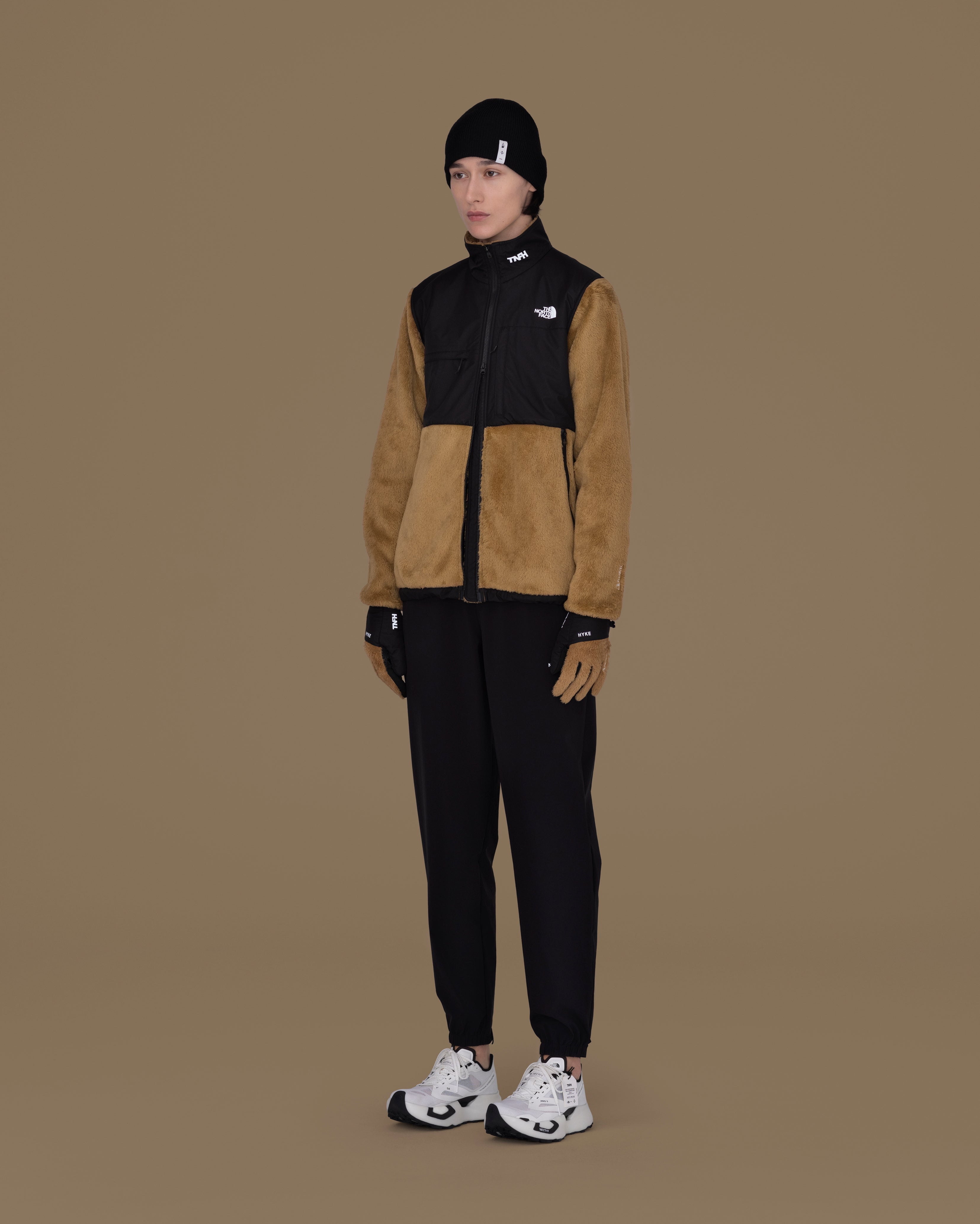 HYKE TNF トレイルベスト　TAN ザ・ノース・フェイスとハイクが、トレイルランに特化した