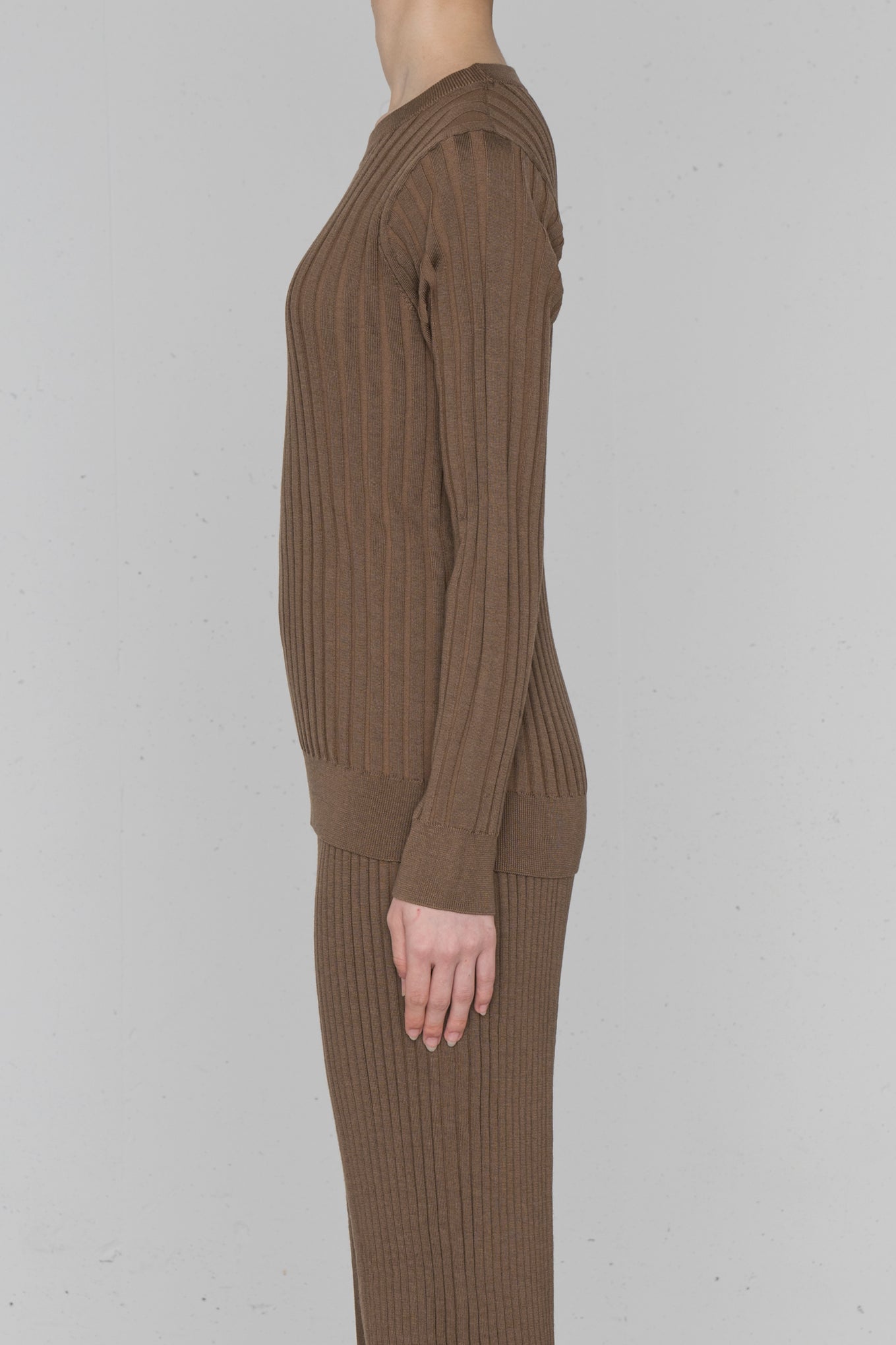 WIDE RIBBED SWEATER