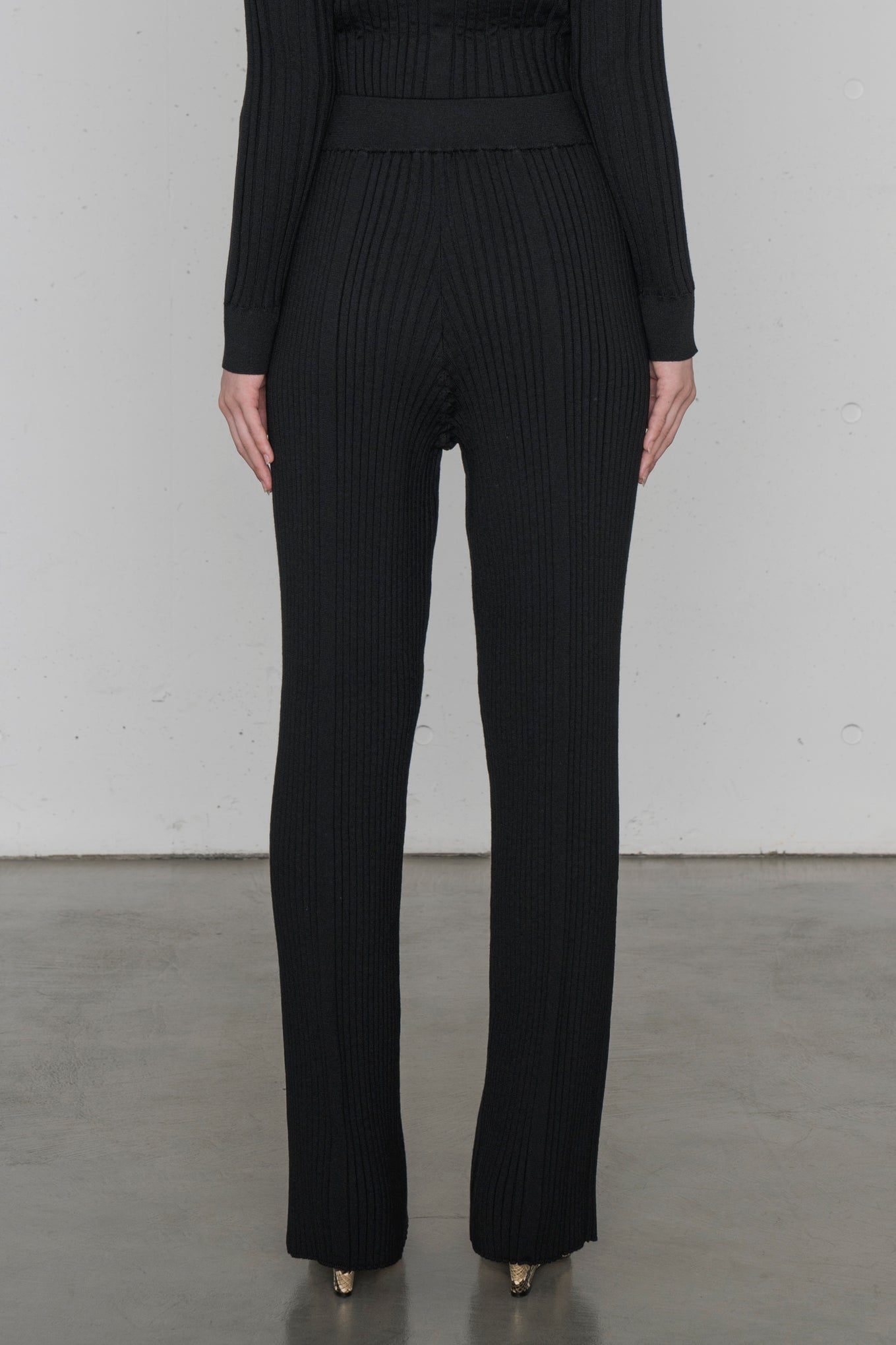 WIDE RIBBED SWEATER PANTS