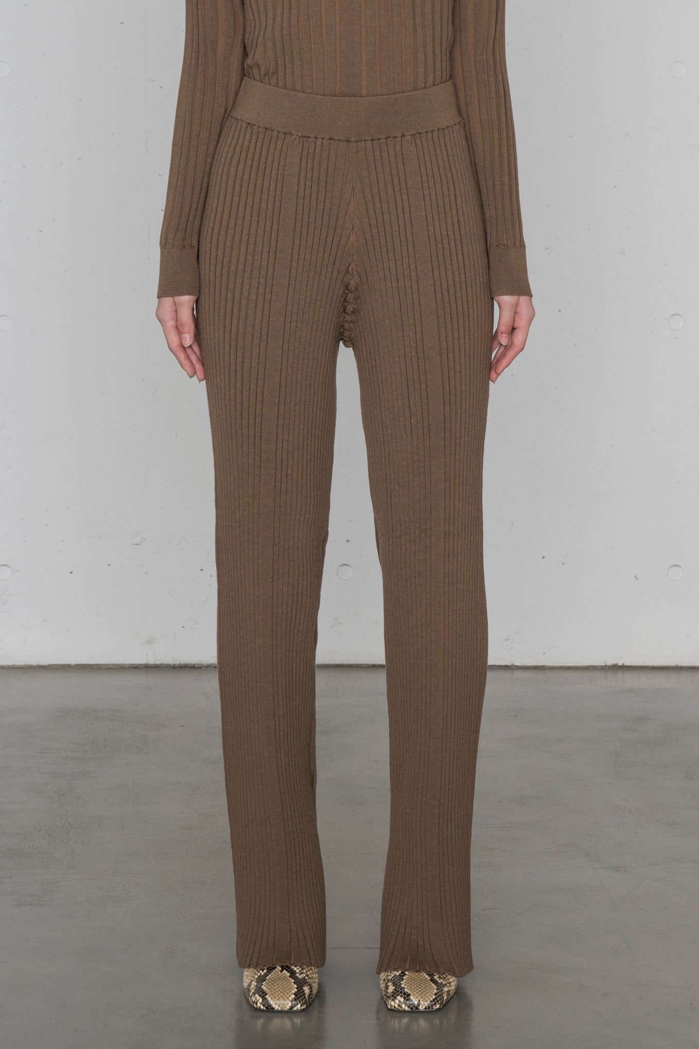 WIDE RIBBED SWEATER PANTS – HYKE ONLINE STORE