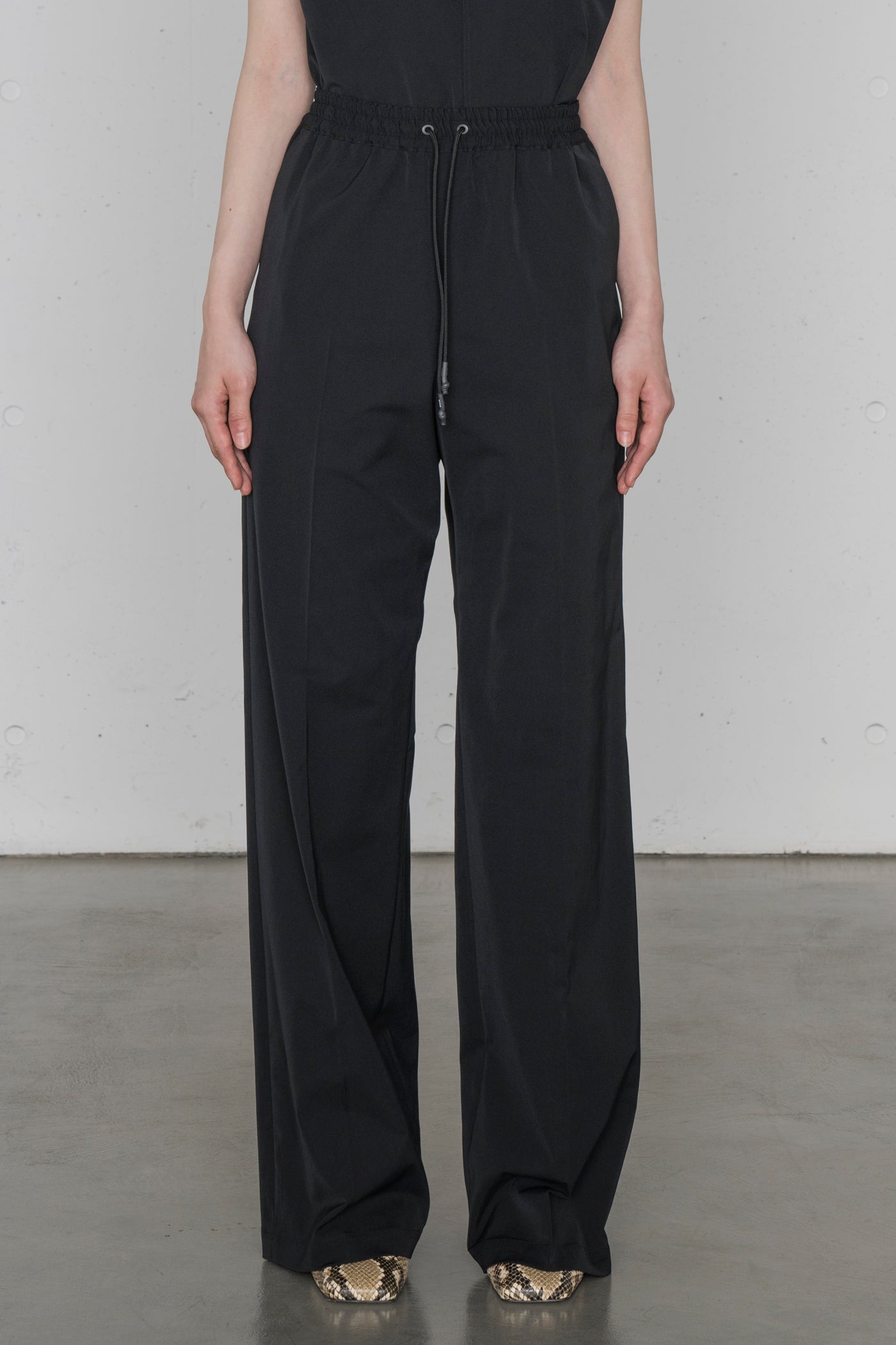 TASLAN TWILL WIDE LEG PANTS – HYKE ONLINE STORE