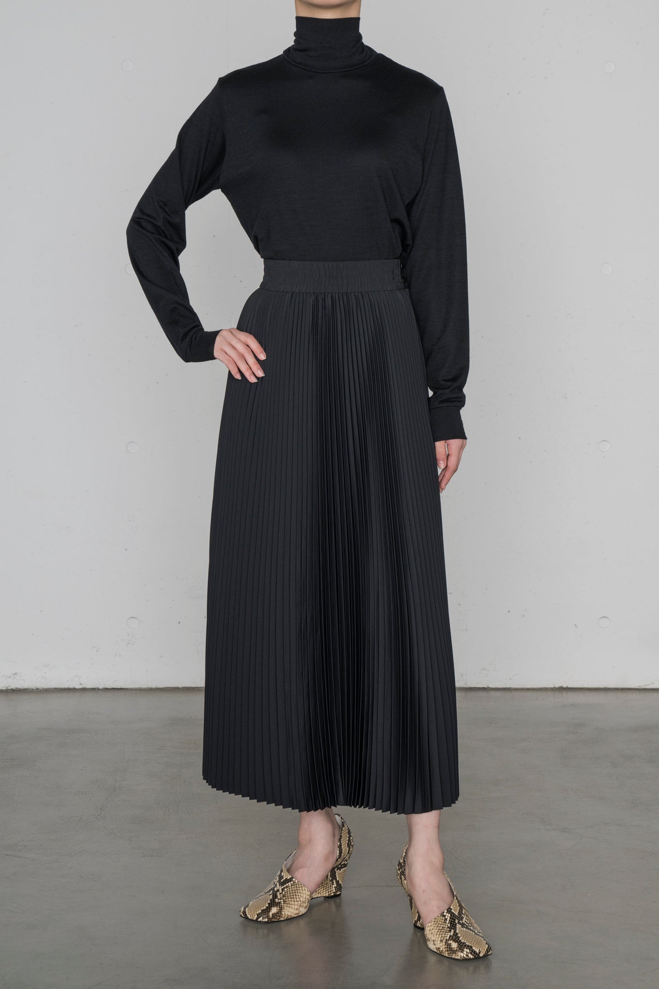 TAFFETA PLEATED SKIRT