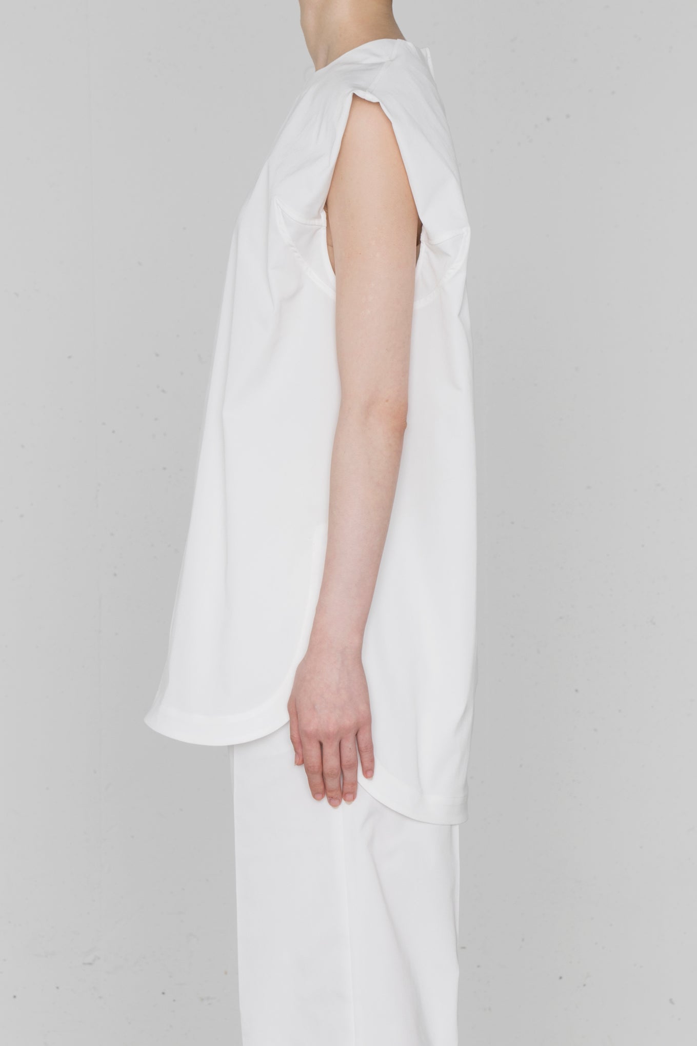 TASLAN TWILL SLEEVELESS TOP