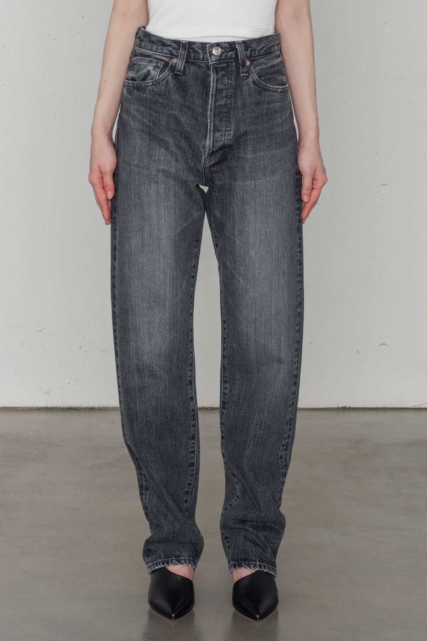 CLASSIC STRAIGHT JEANS – HYKE ONLINE STORE
