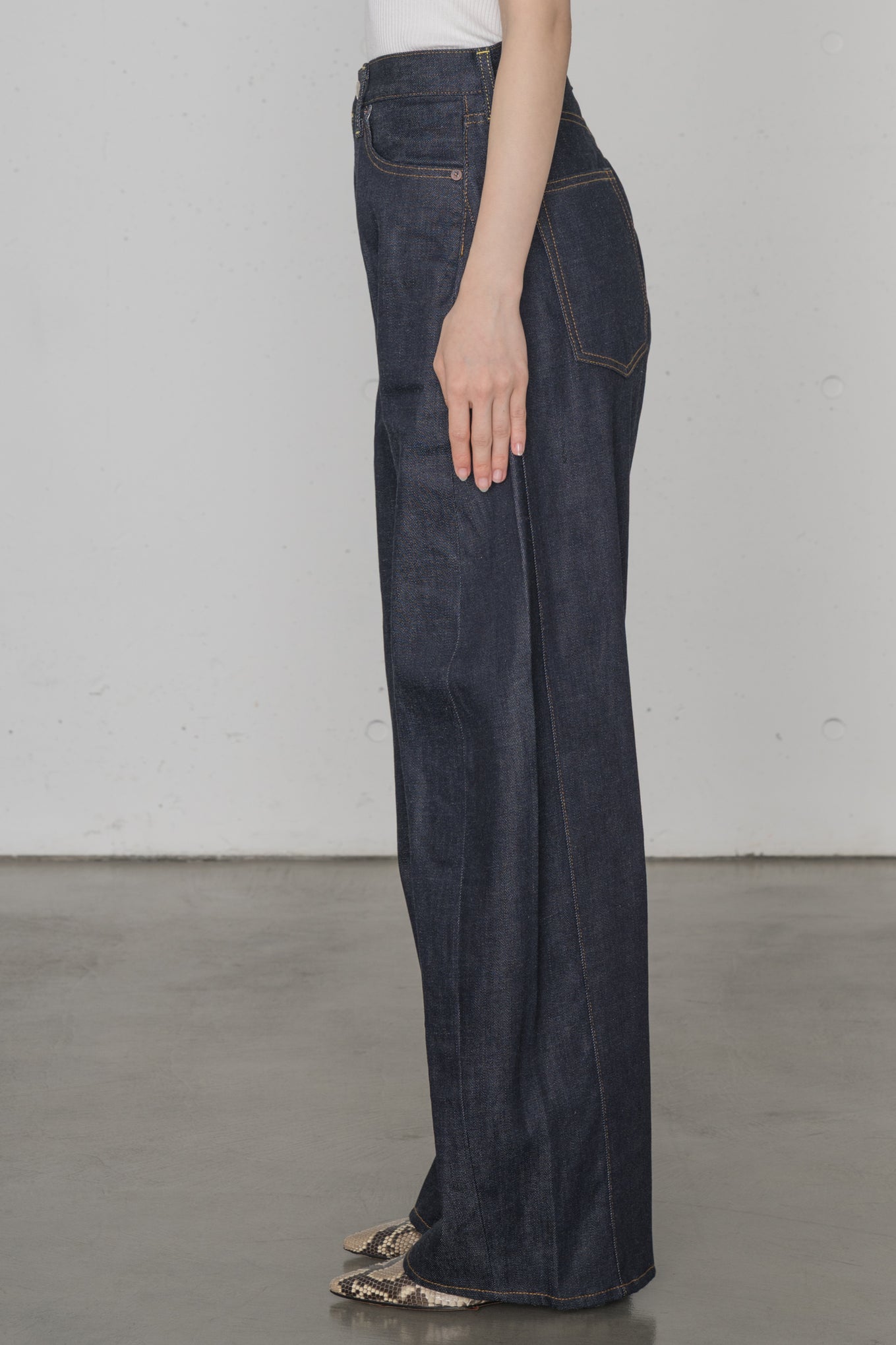 DENIM BARREL LEG JEANS