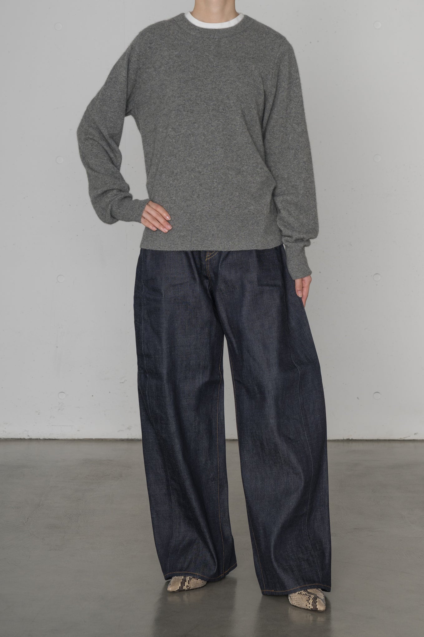 DENIM BARREL LEG JEANS