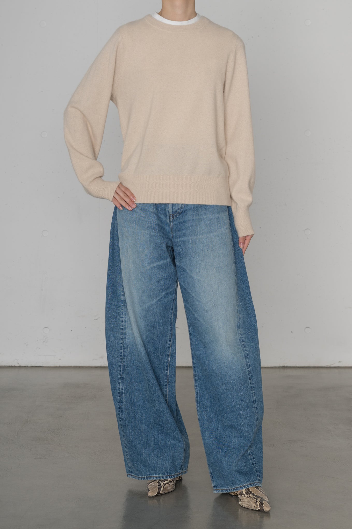 DENIM BARREL LEG JEANS