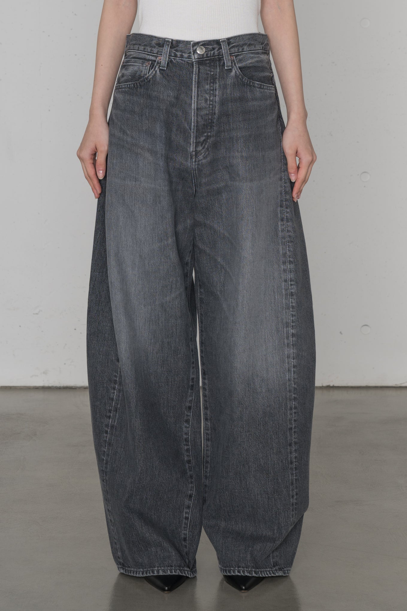 DENIM BARREL LEG JEANS