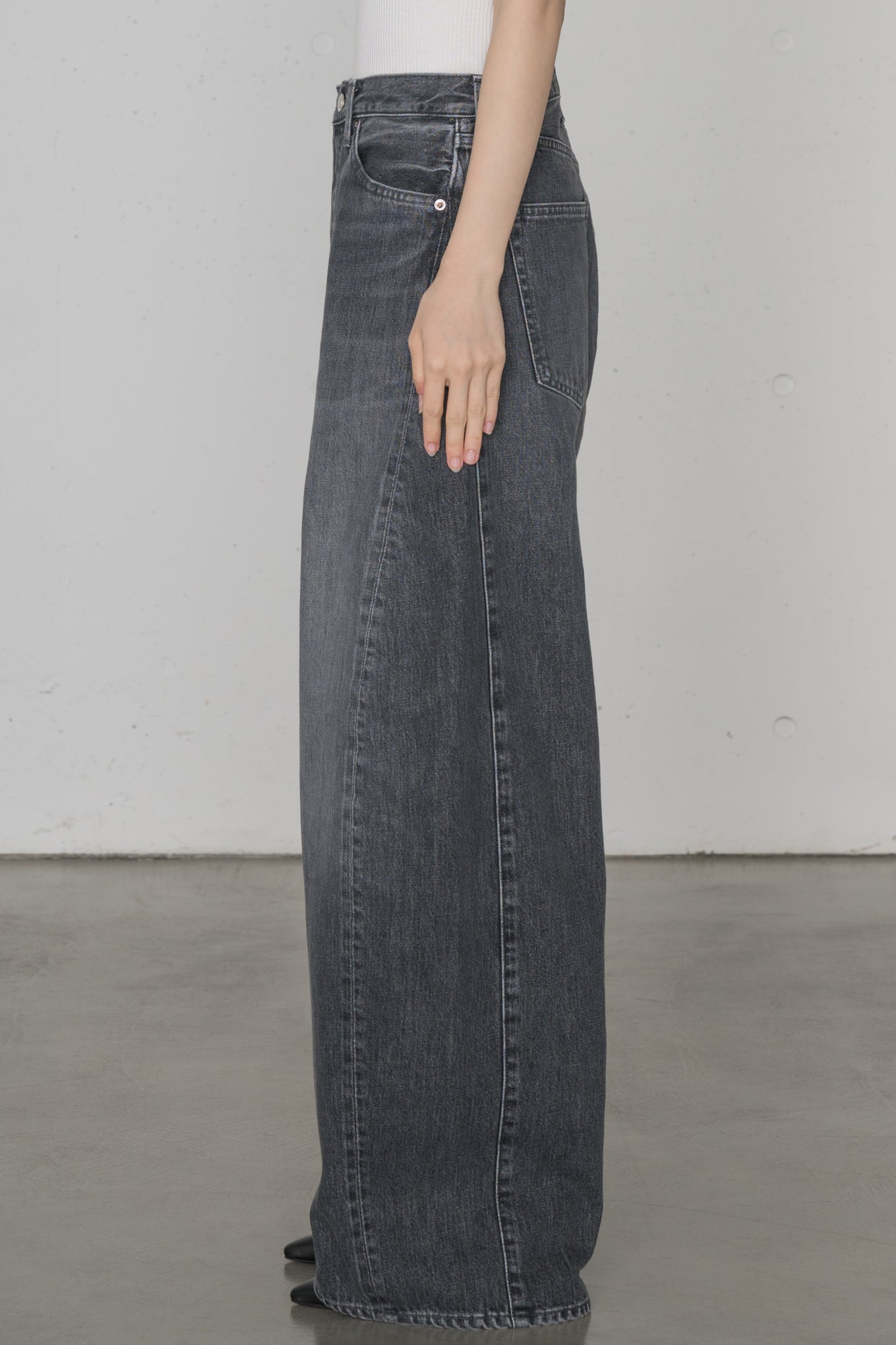 DENIM BARREL LEG JEANS