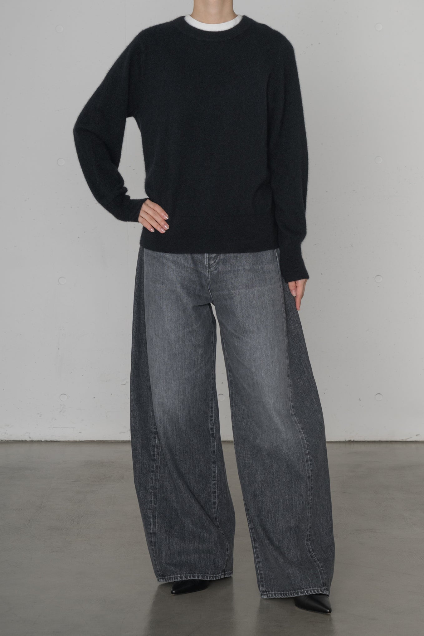 DENIM BARREL LEG JEANS