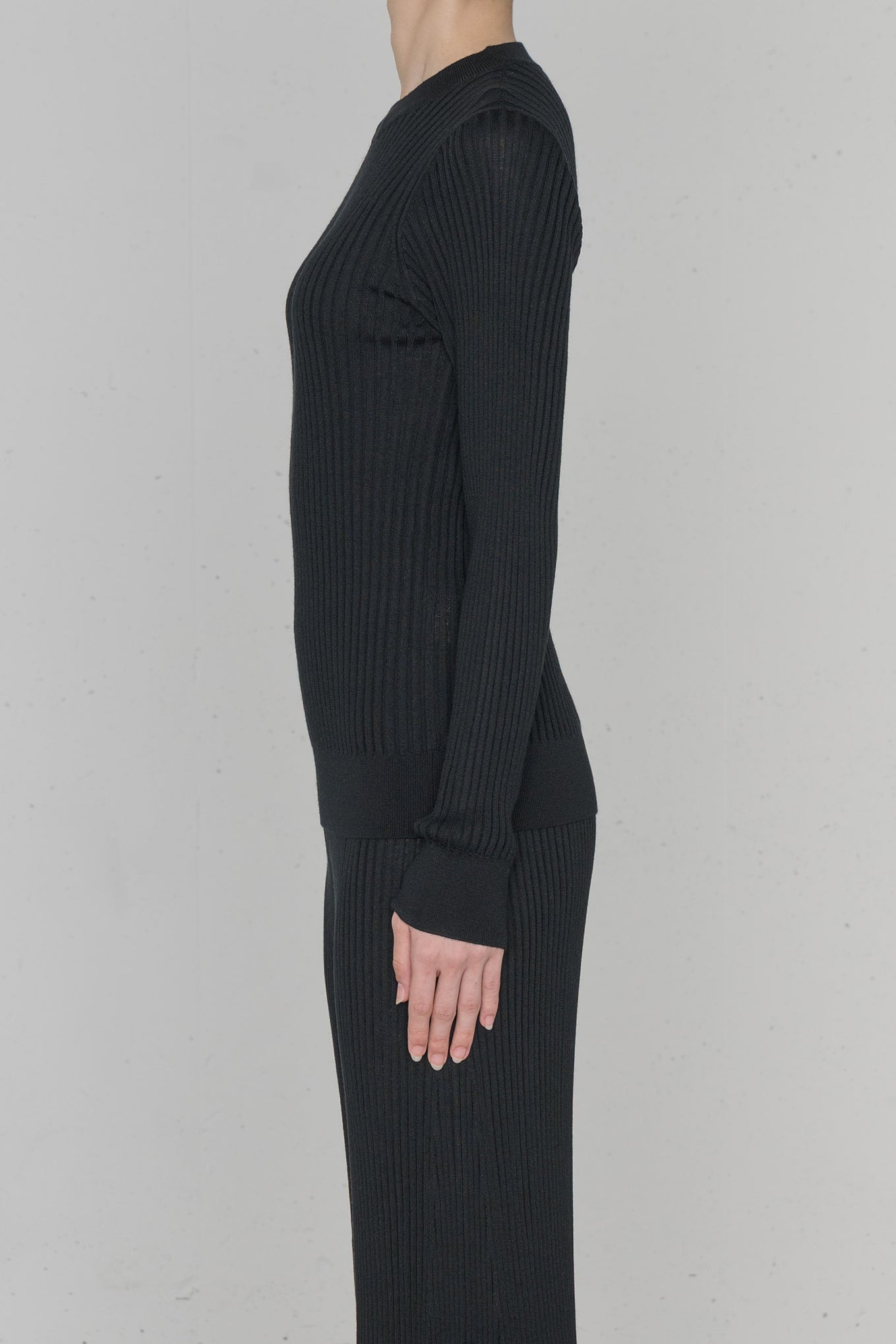WIDE RIBBED SWEATER