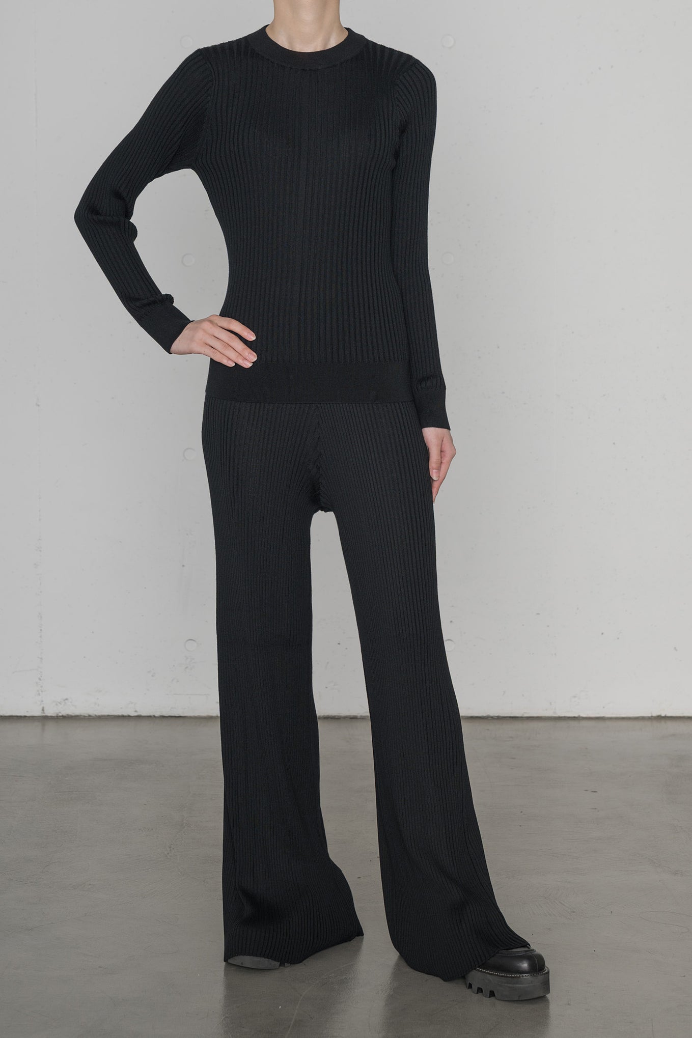 WIDE RIBBED SWEATER