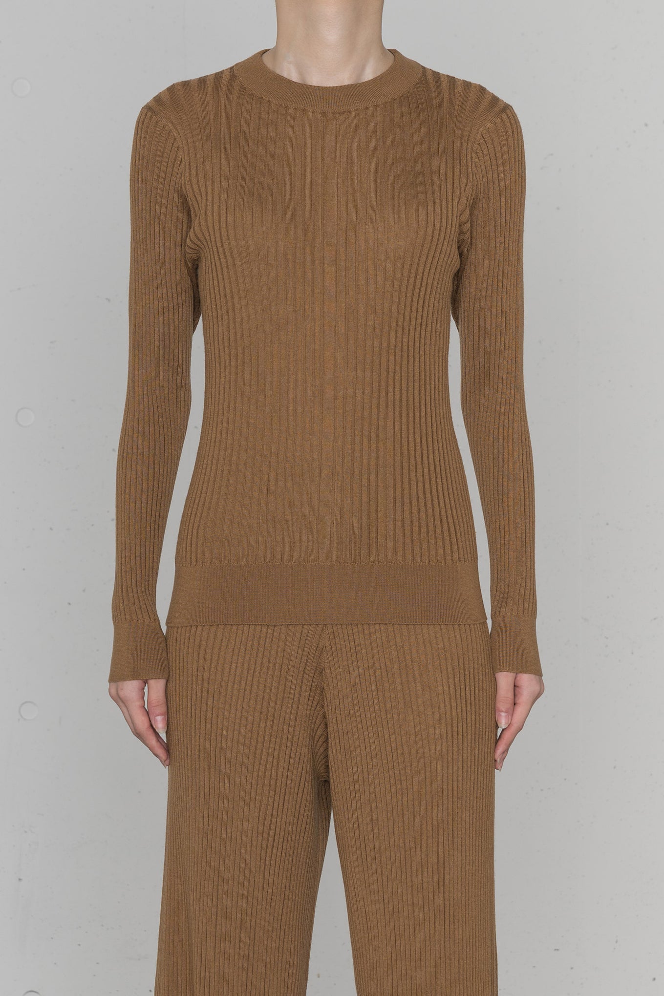 WIDE RIBBED SWEATER