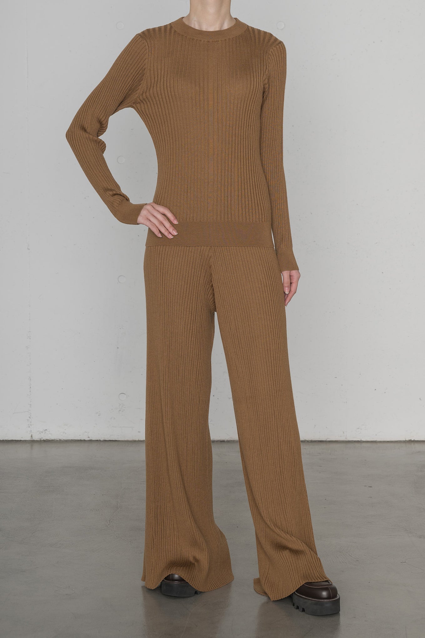 WIDE RIBBED SWEATER