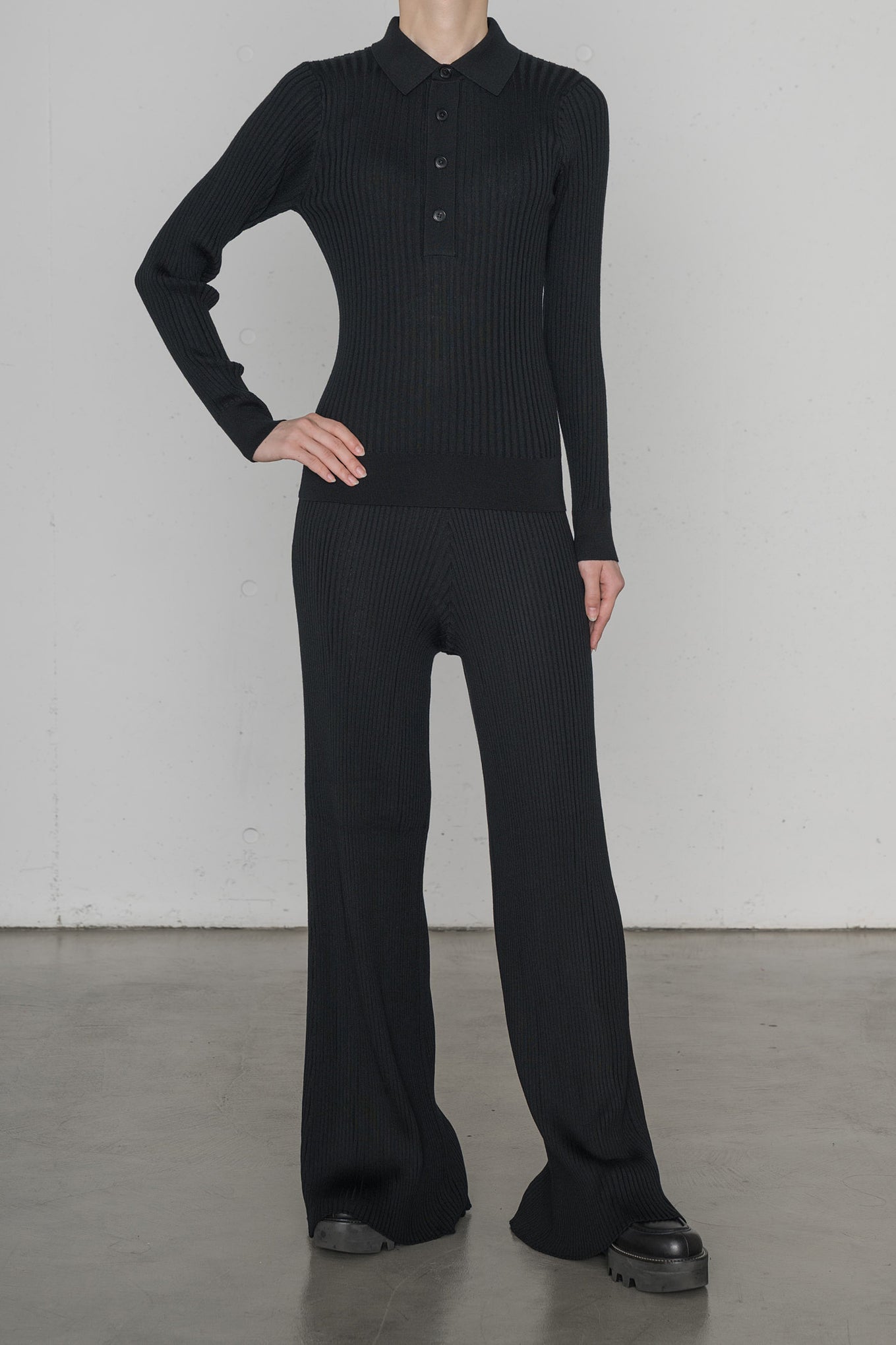 WIDE RIBBED POLO SWEATER