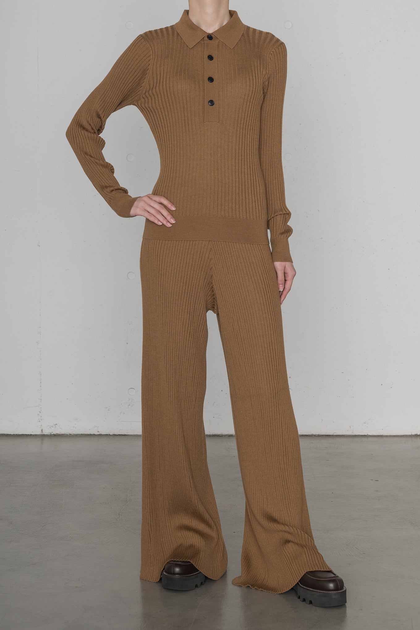 WIDE RIBBED POLO SWEATER