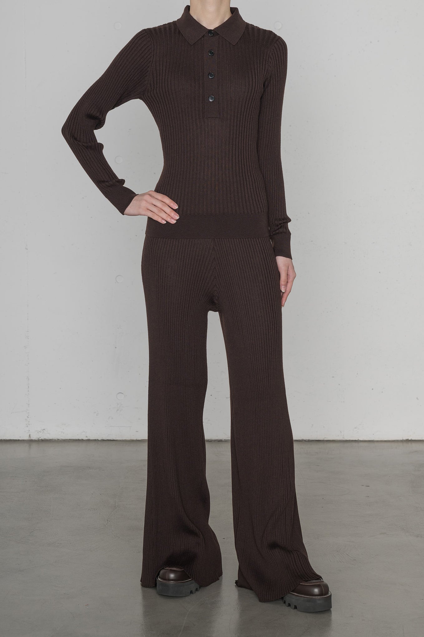 WIDE RIBBED POLO SWEATER