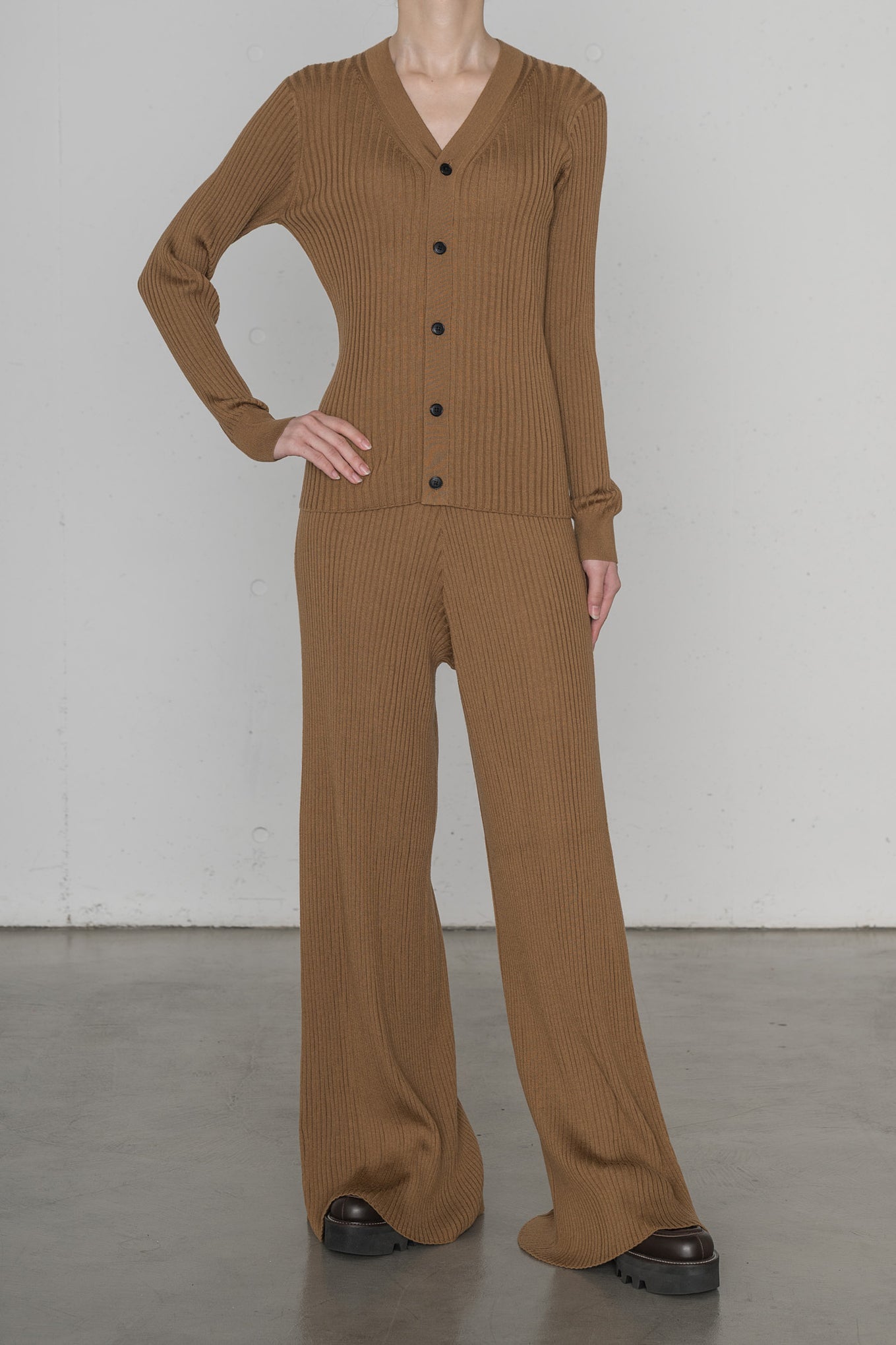 WIDE RIBBED CARDIGAN