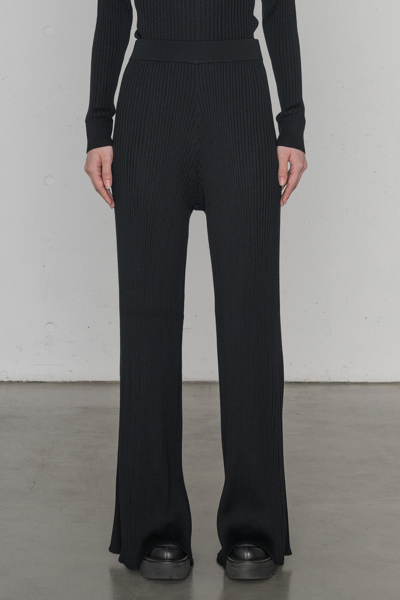 WIDE RIBBED PANTS
