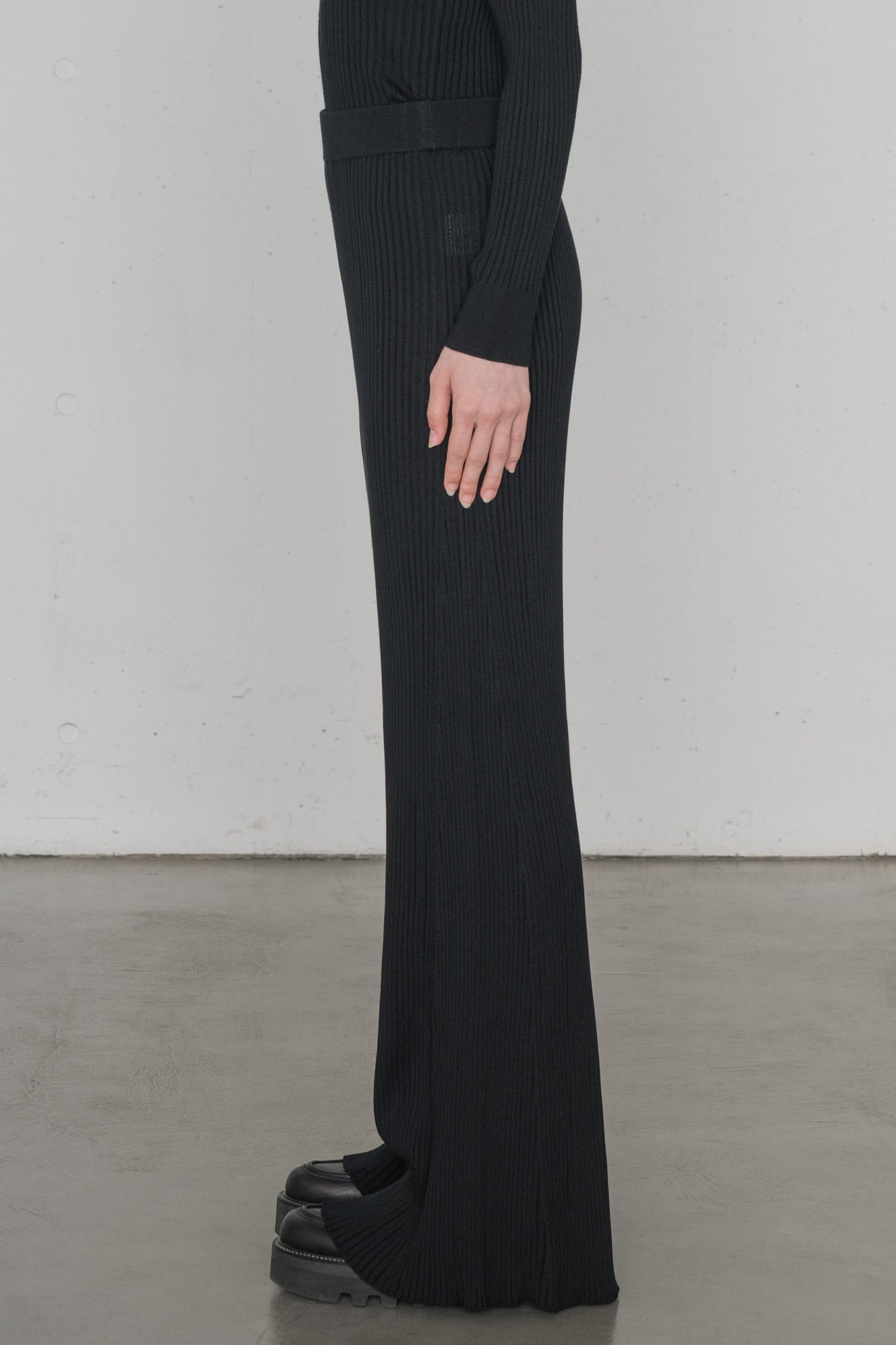 WIDE RIBBED PANTS
