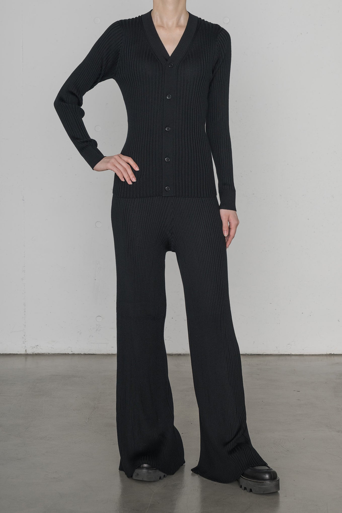 WIDE RIBBED PANTS