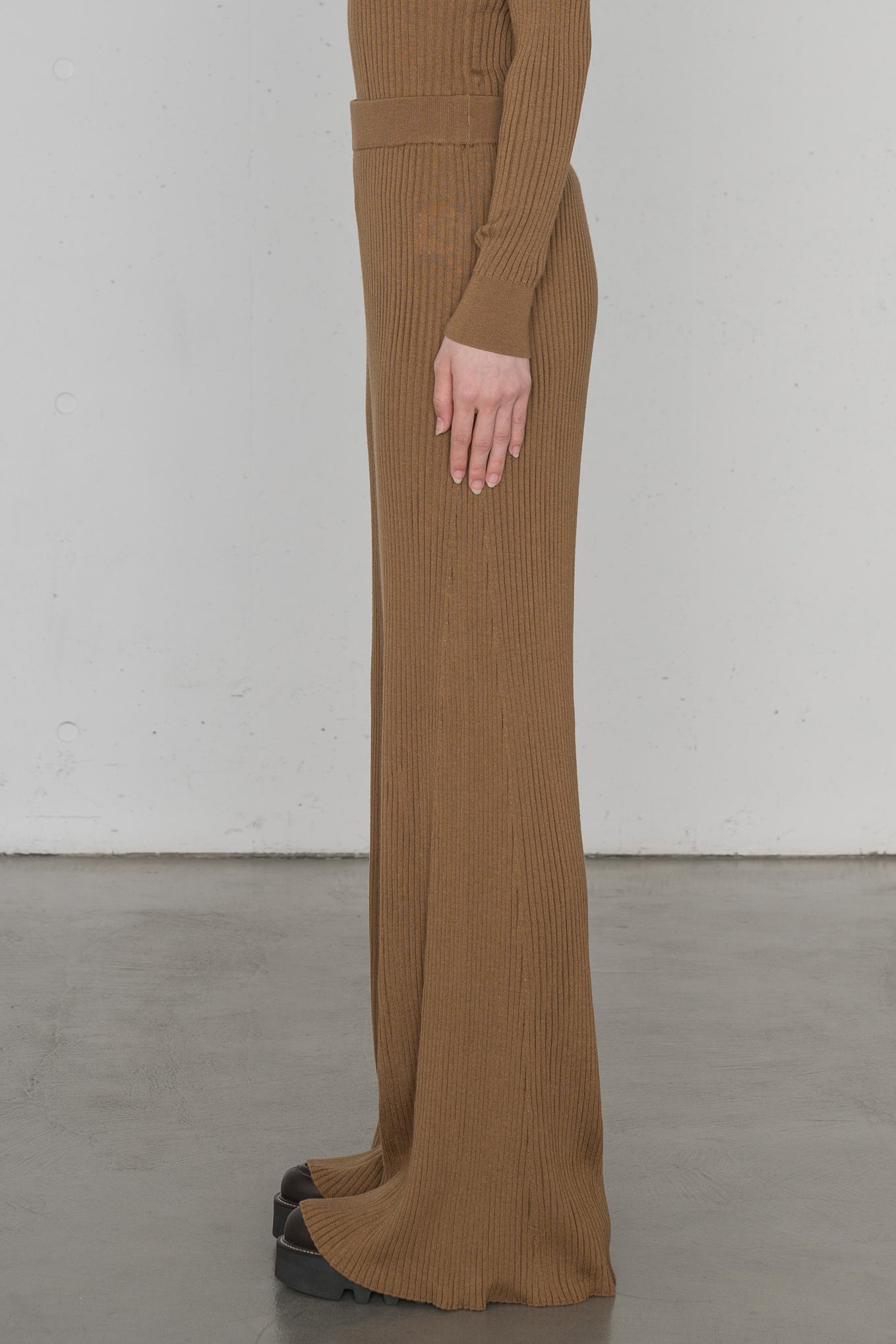 WIDE RIBBED PANTS
