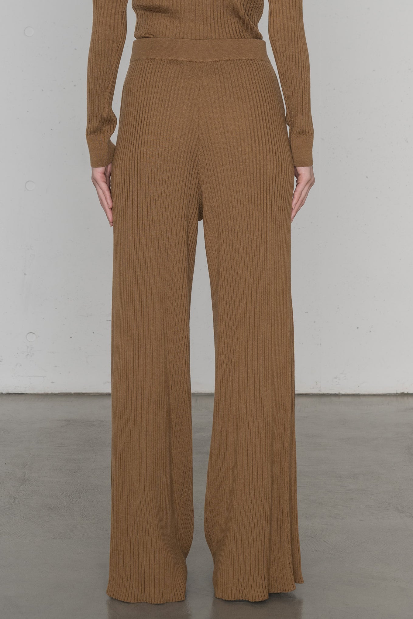 WIDE RIBBED PANTS