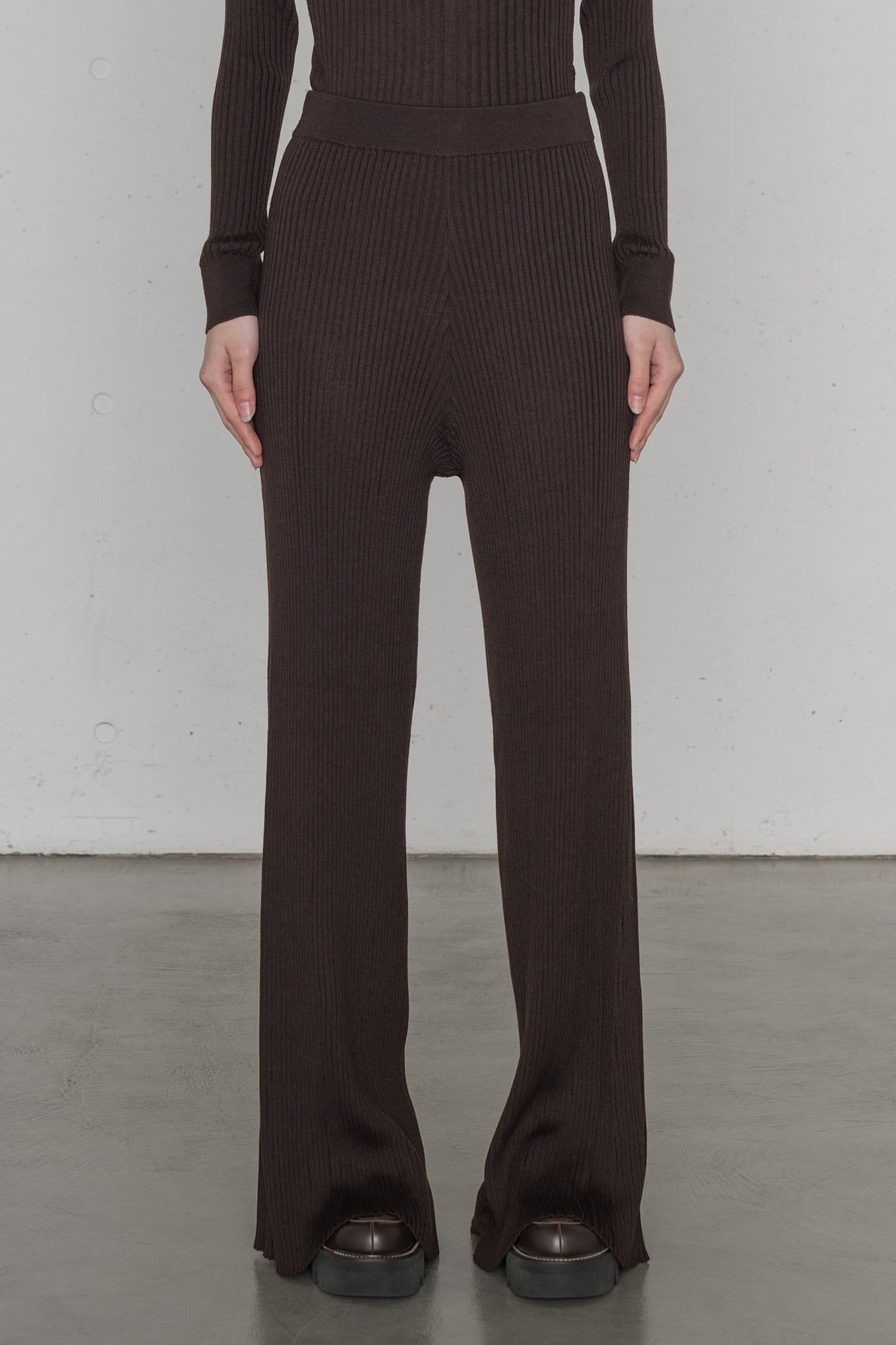 WIDE RIBBED PANTS