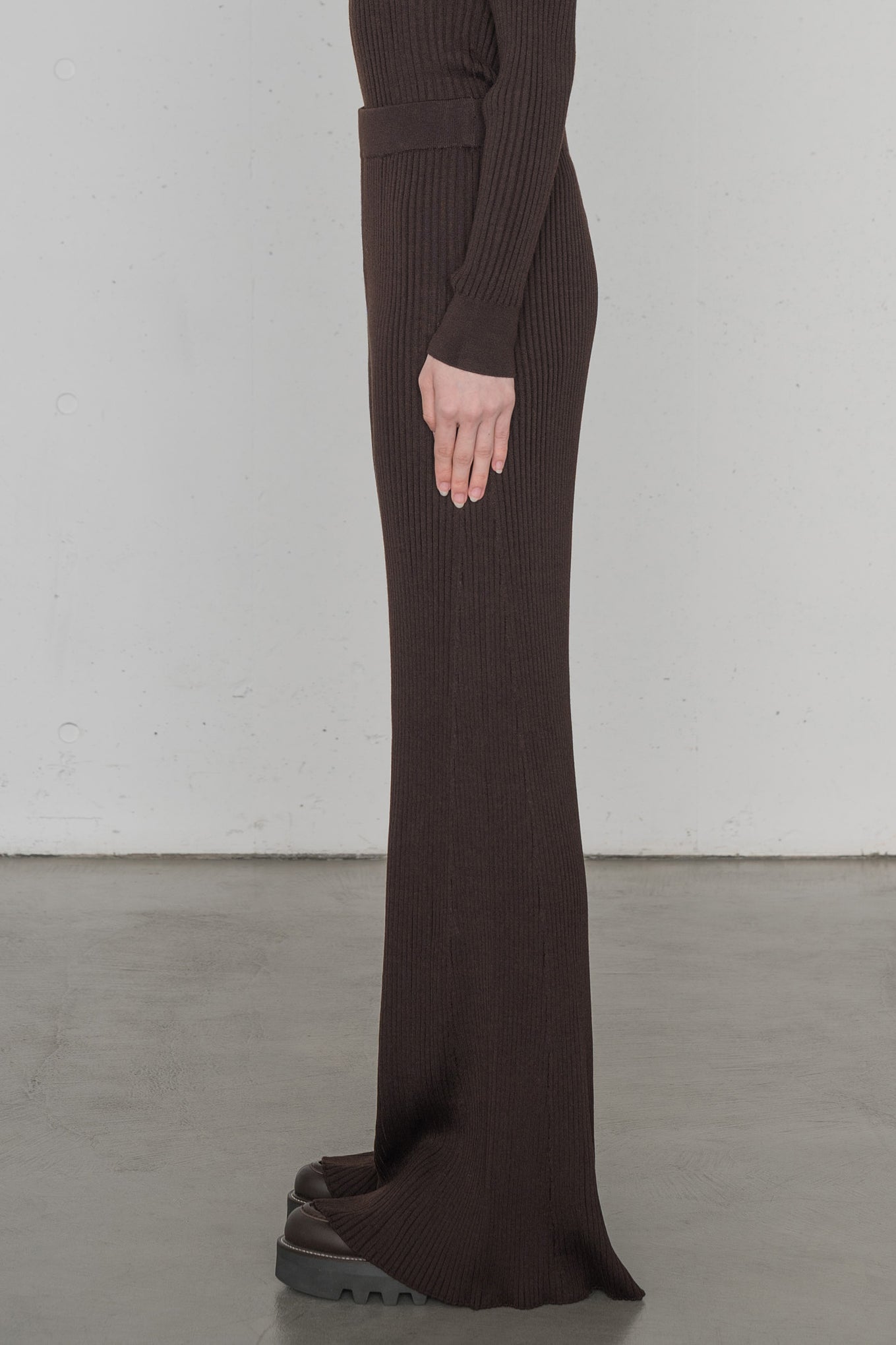 WIDE RIBBED PANTS