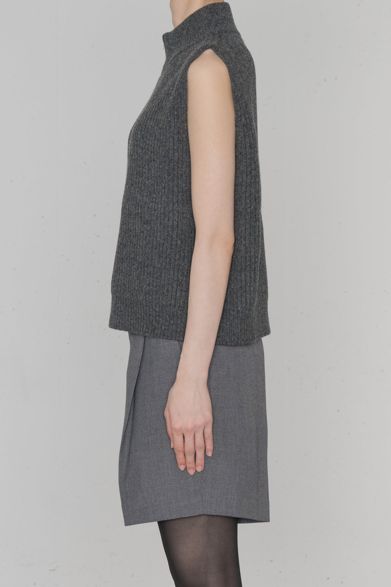 RIBBED KNIT WOOL VEST
