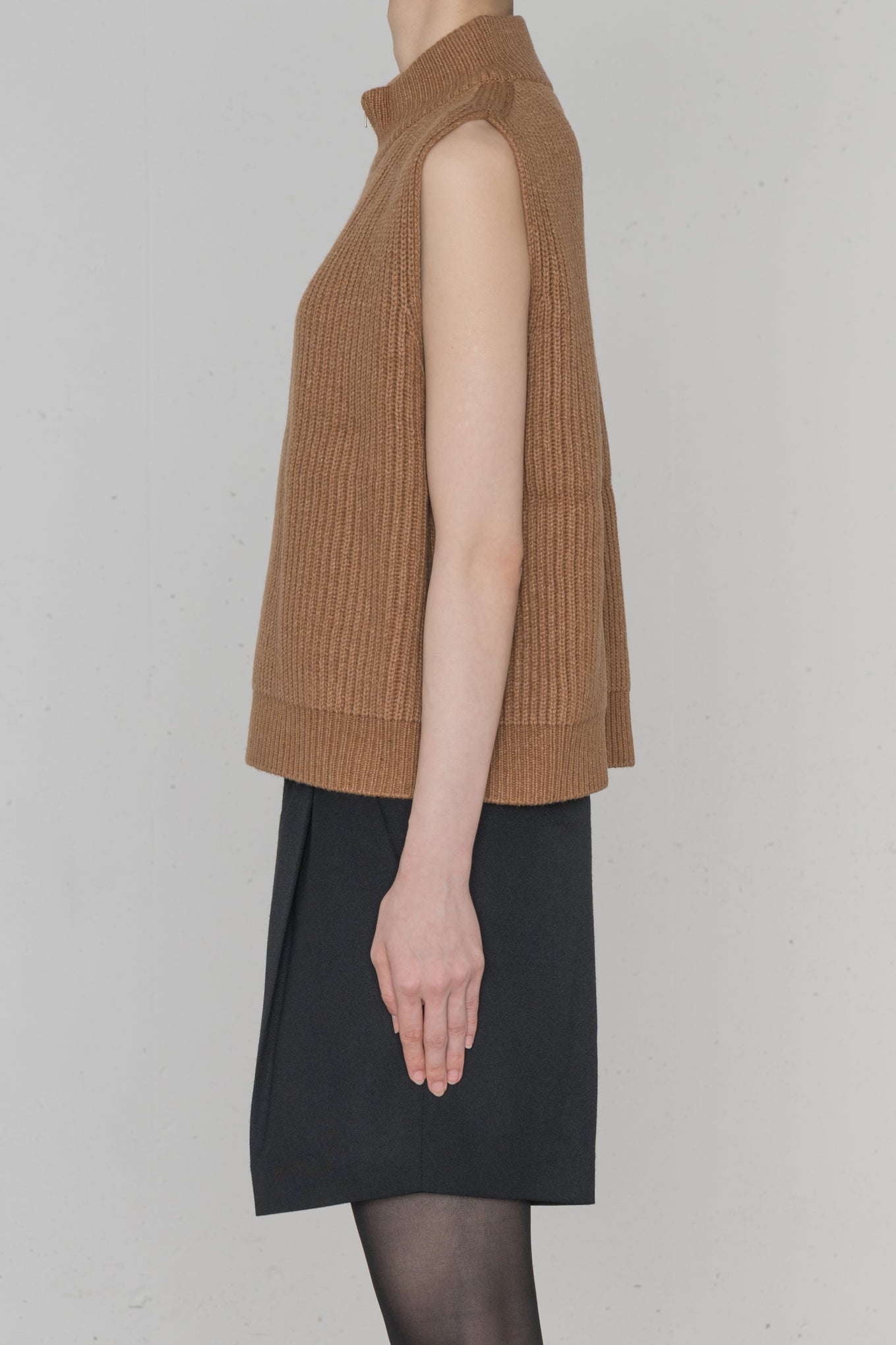 RIBBED KNIT WOOL VEST