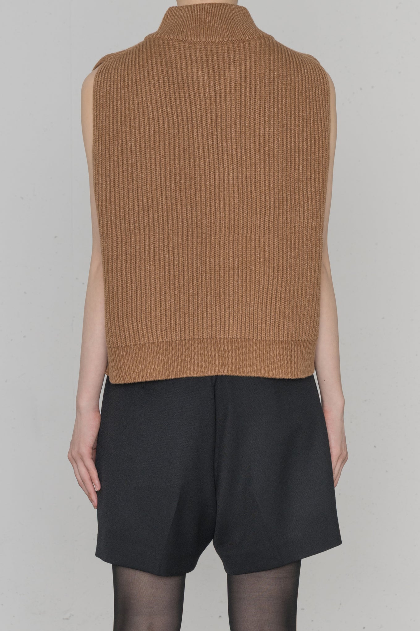 RIBBED KNIT WOOL VEST