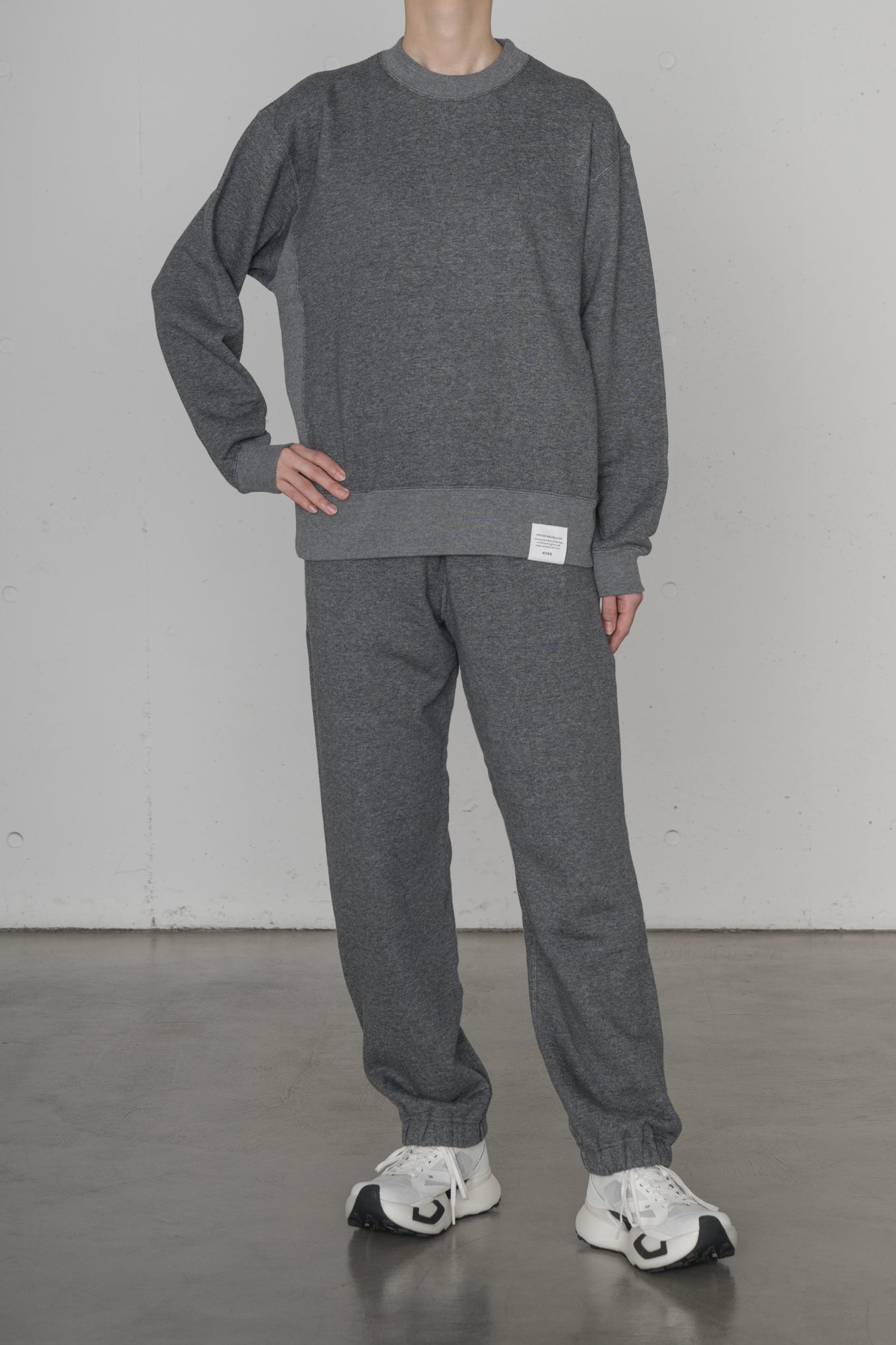 SWEAT SHIRT
