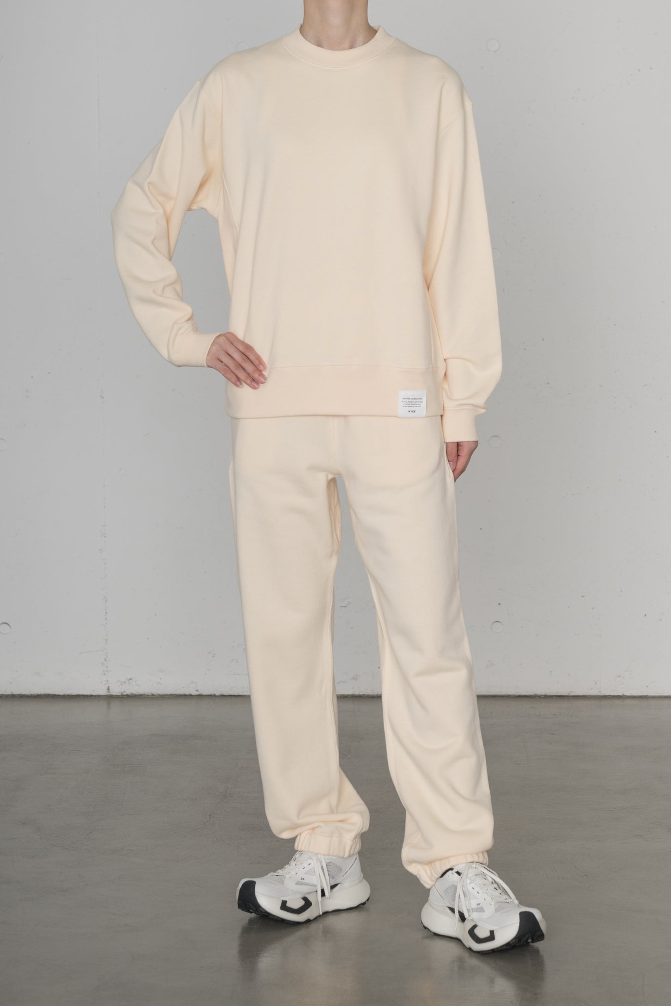 SWEAT SHIRT