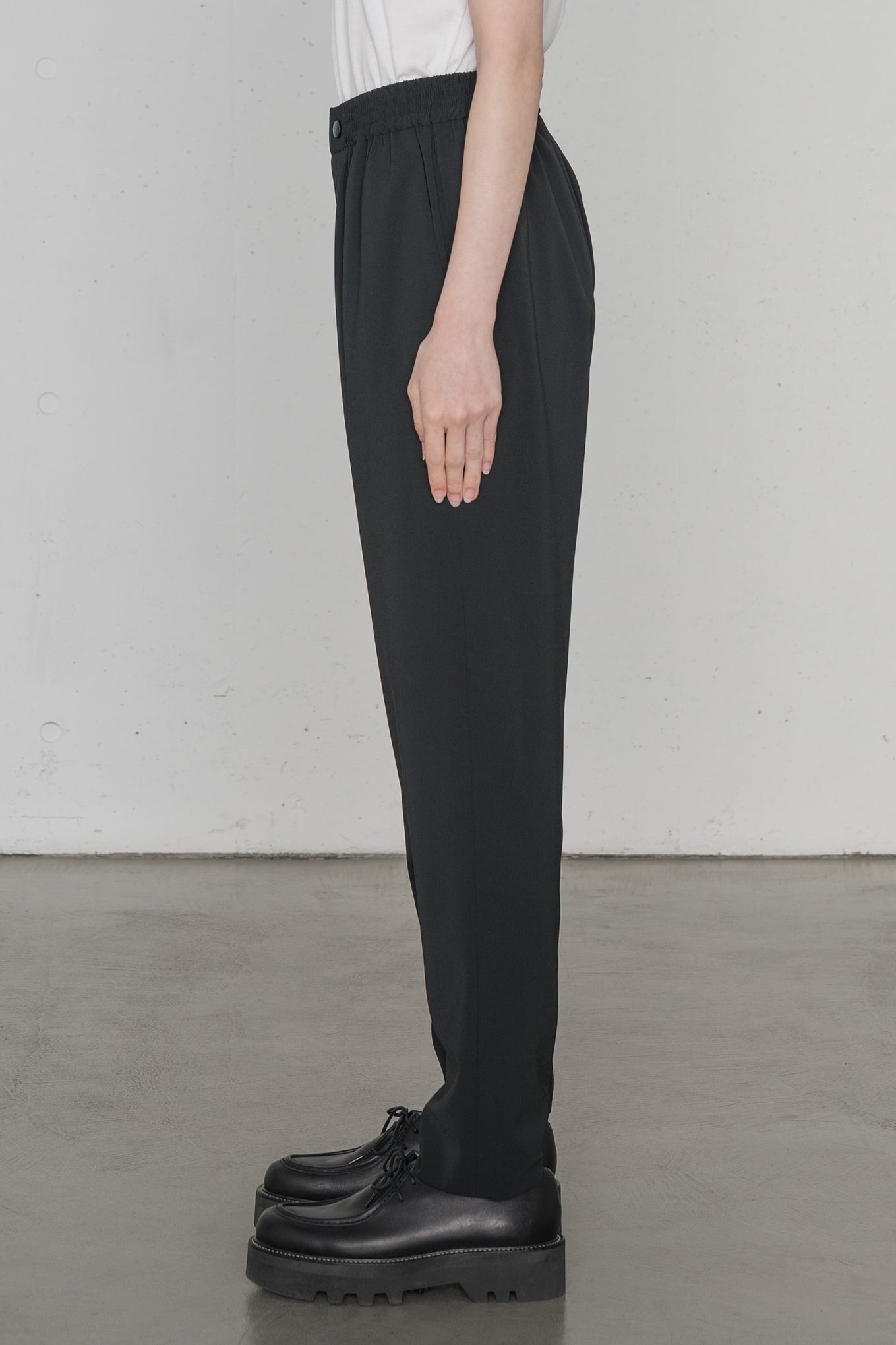 STRETCH TAPERED PANTS