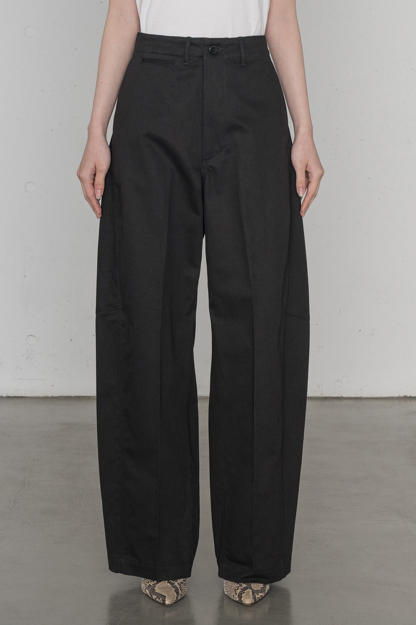 BARREL LEG CHINO PANTS