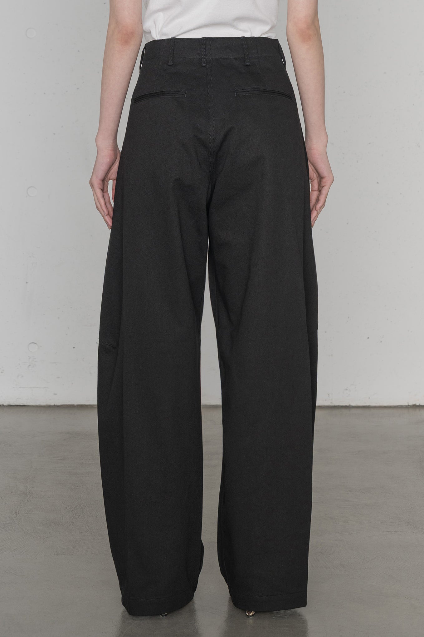 BARREL LEG CHINO PANTS