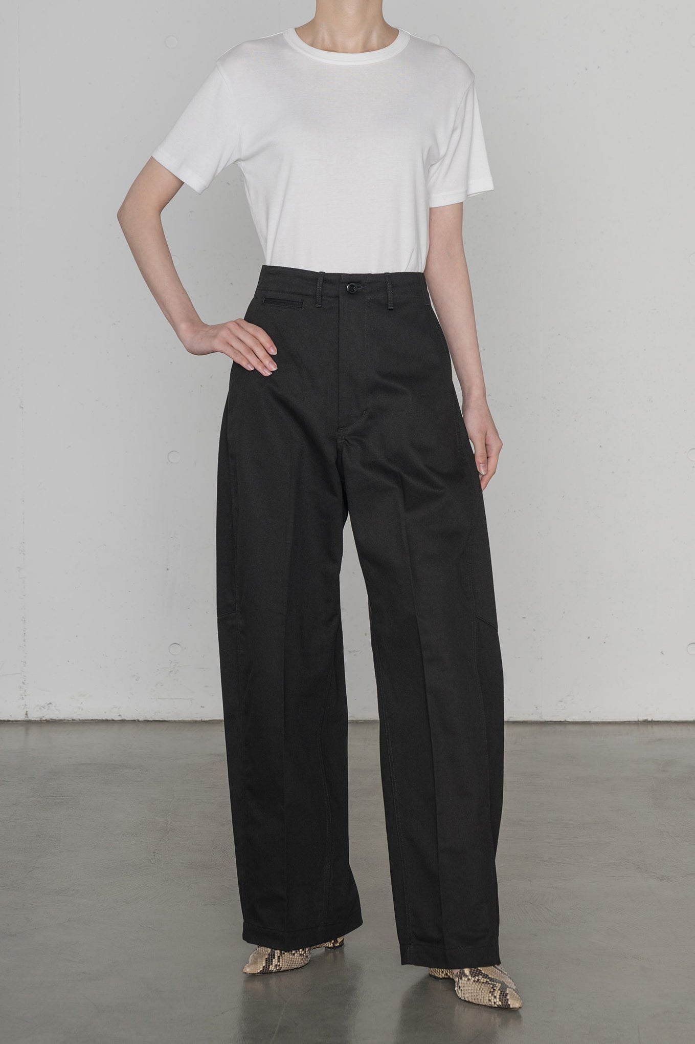 BARREL LEG CHINO PANTS
