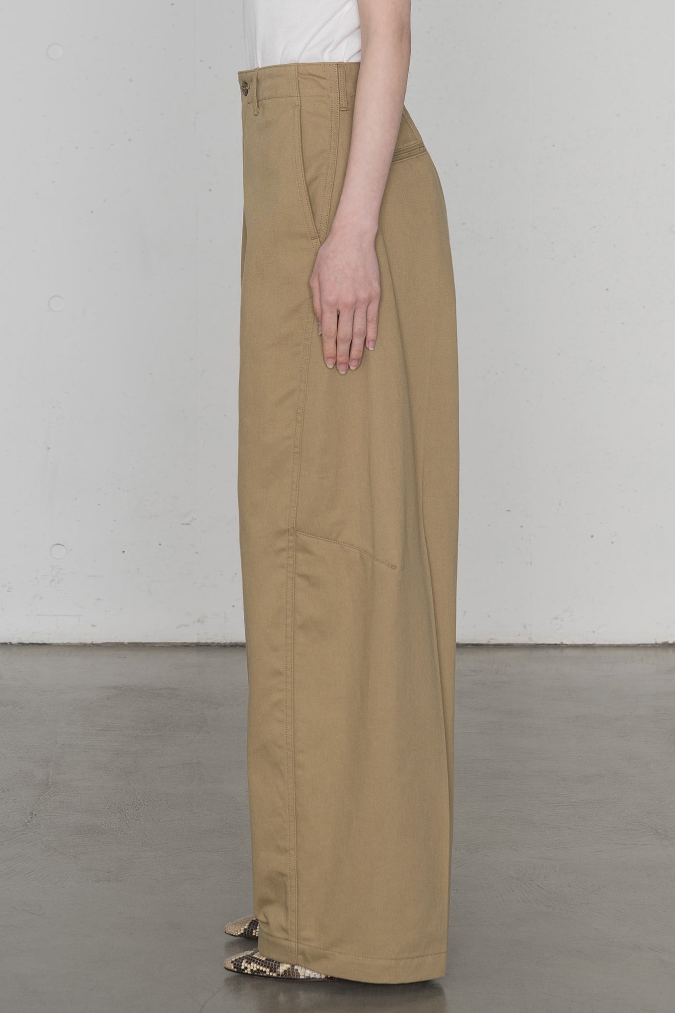 BARREL LEG CHINO PANTS