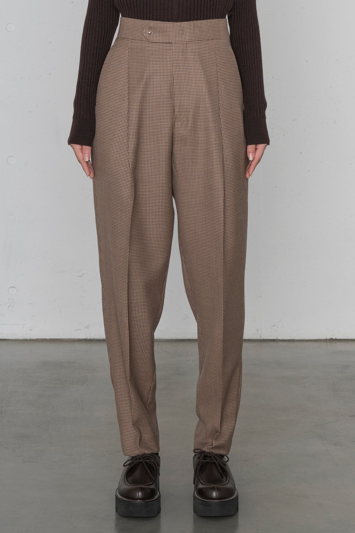 HOUNDSTOOTH TAPERED PANTS