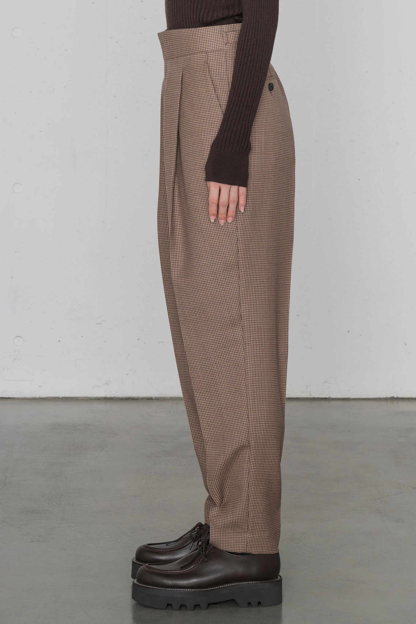 HOUNDSTOOTH TAPERED PANTS