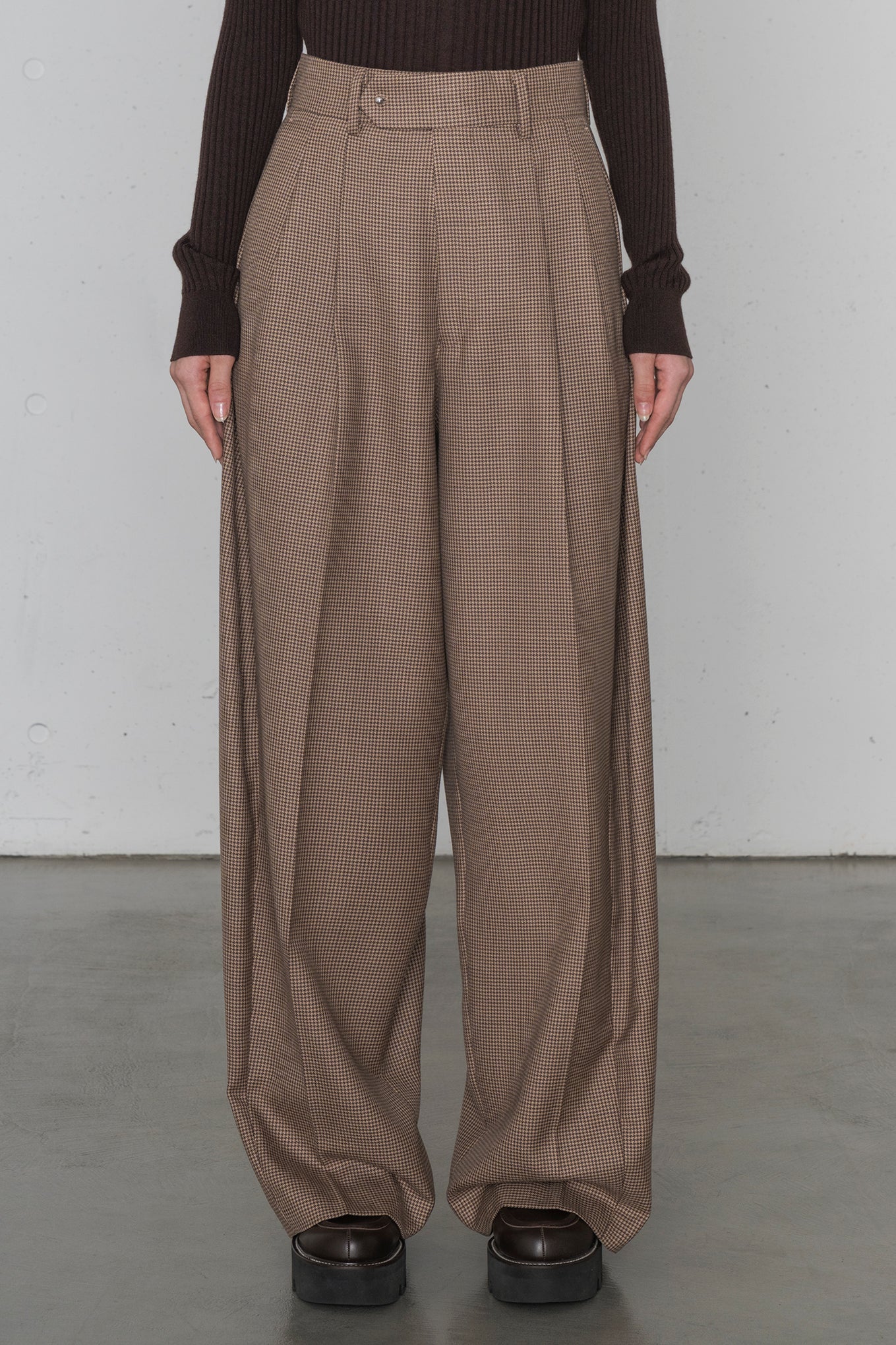 HOUNDSTOOTH BARREL LEG PANTS