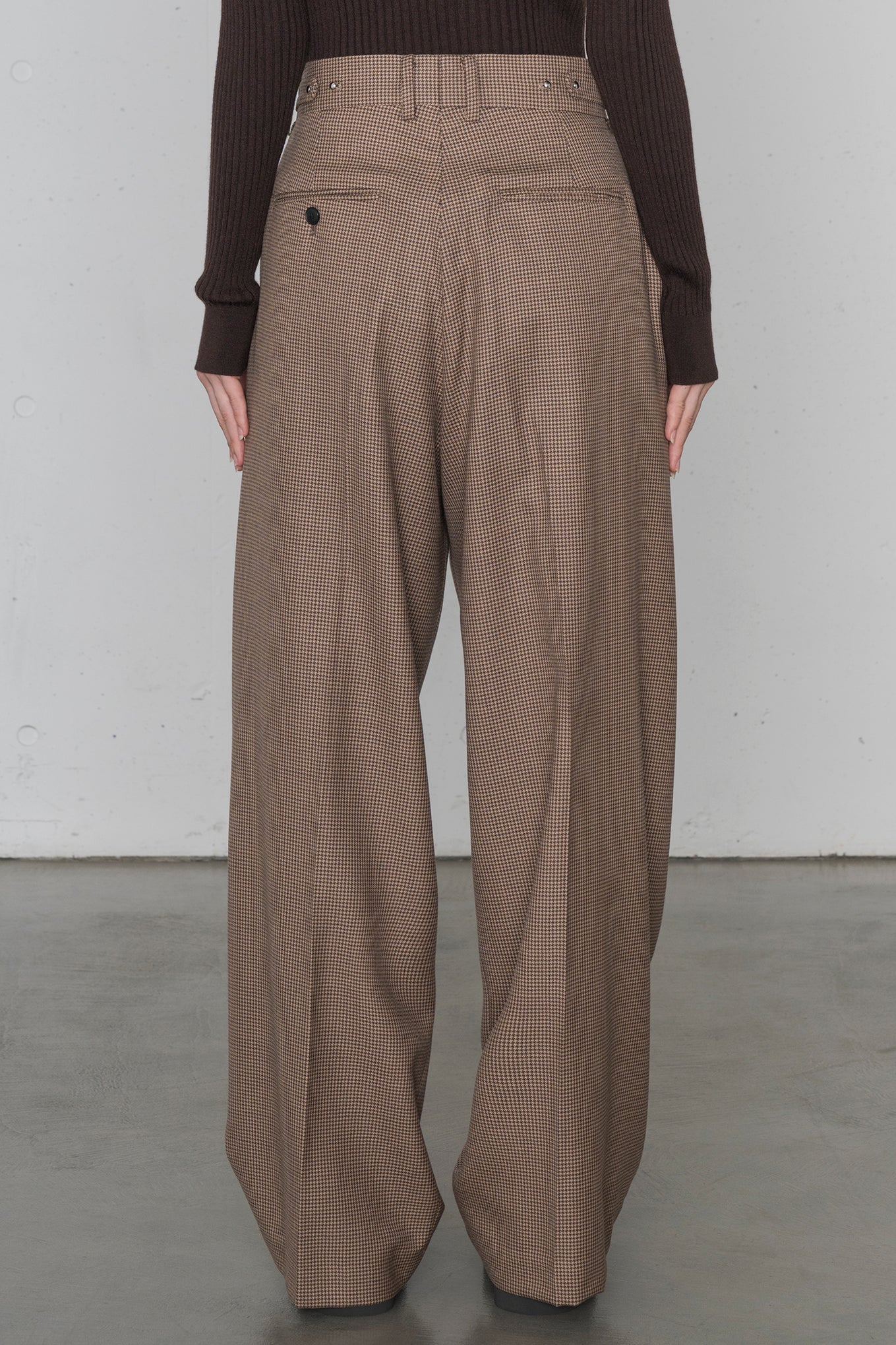 HOUNDSTOOTH BARREL LEG PANTS