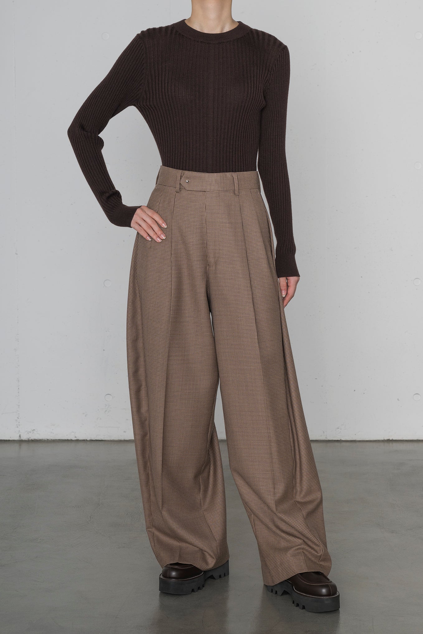 HOUNDSTOOTH BARREL LEG PANTS