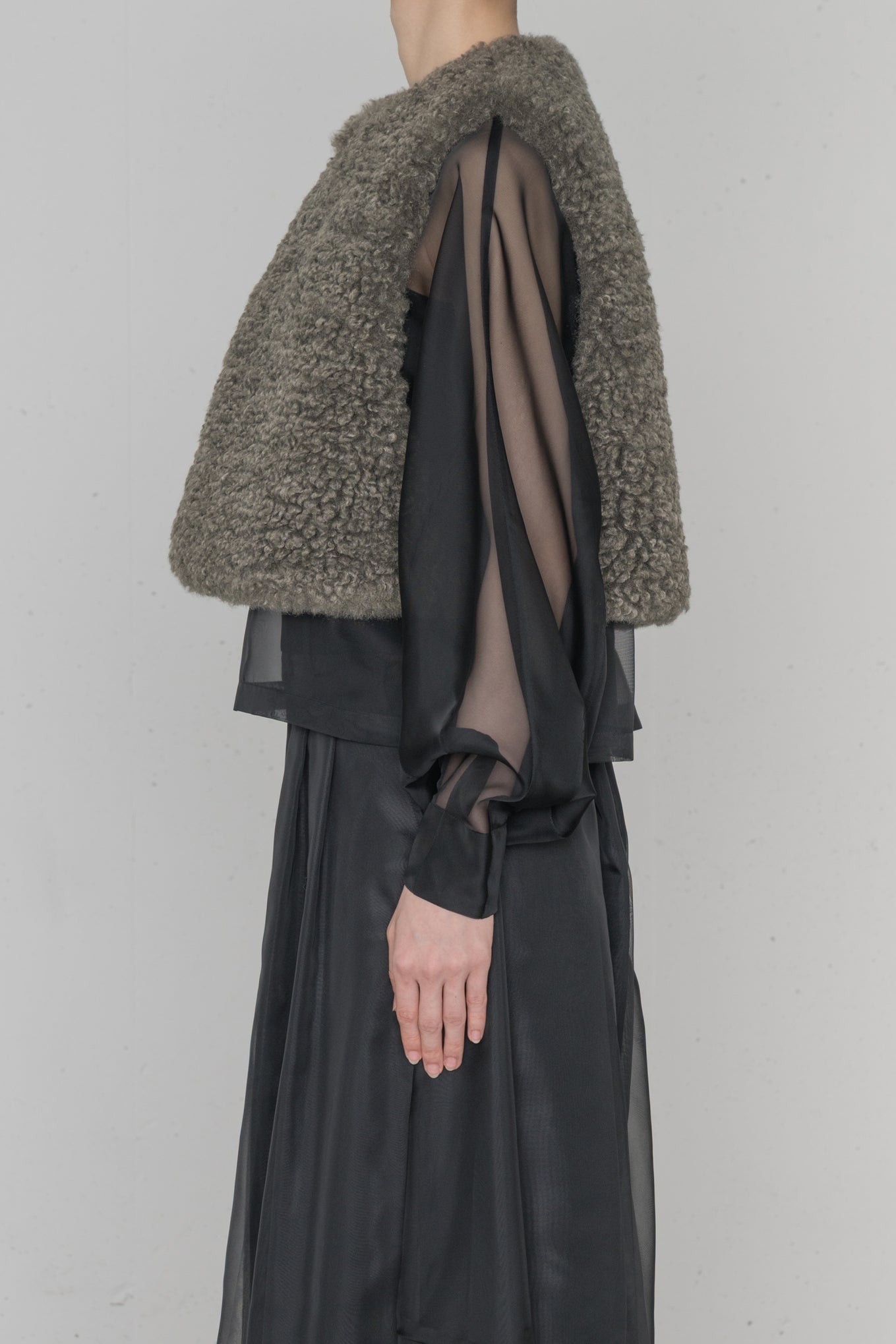 FAUX SHEARLING CROPPED VEST
