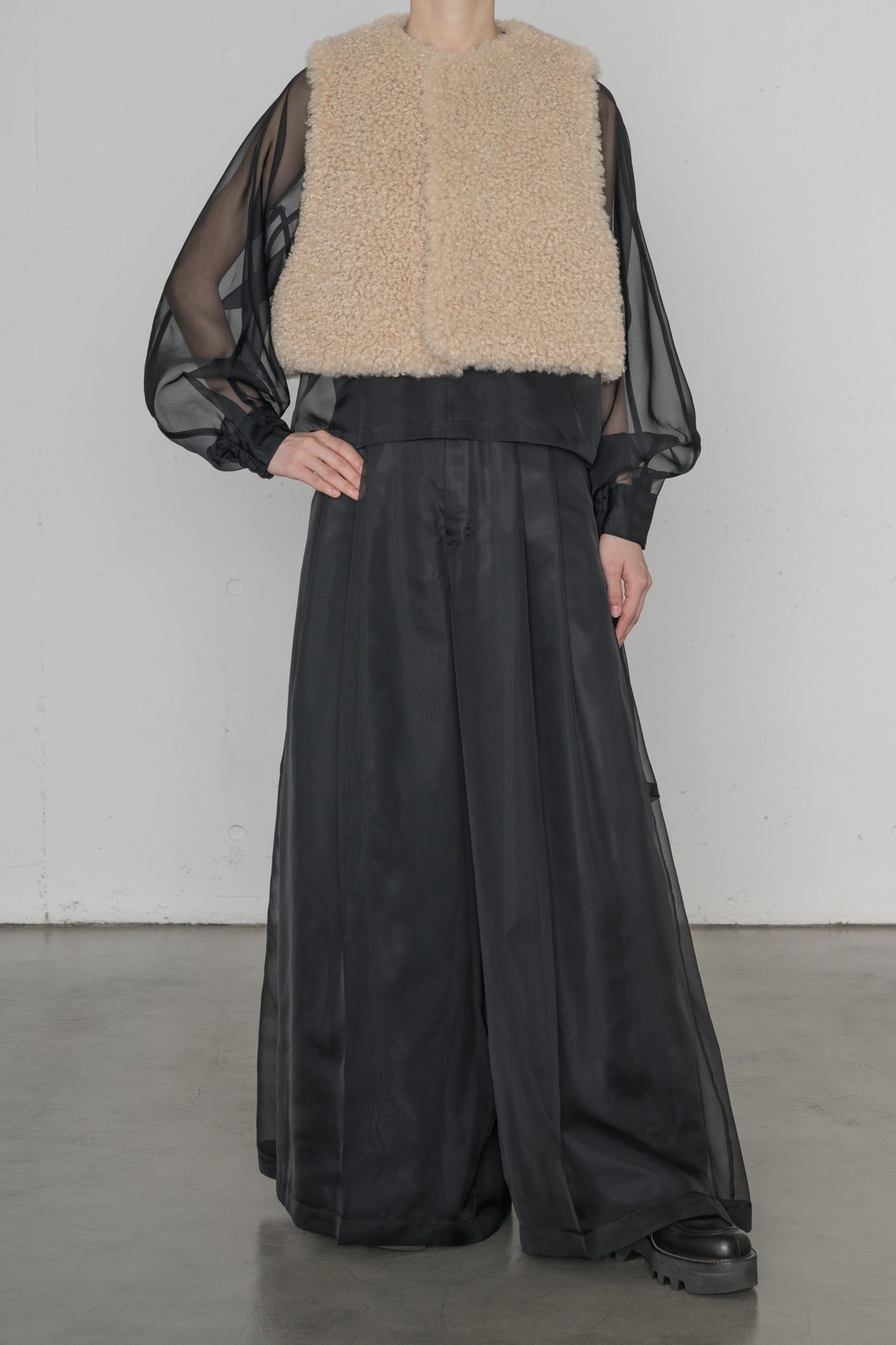 FAUX SHEARLING CROPPED VEST