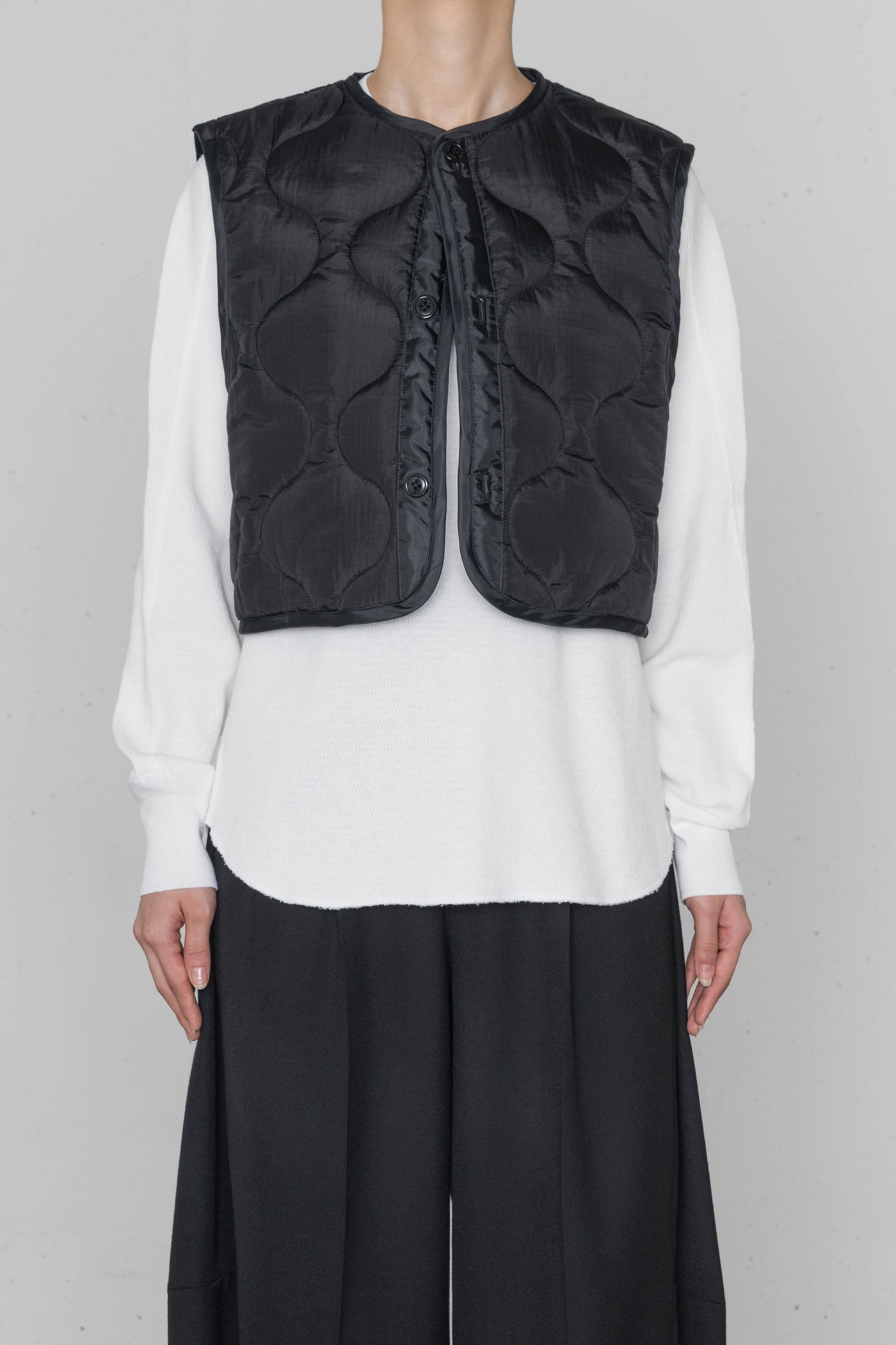 QUILTED CROPPED VEST – HYKE ONLINE STORE